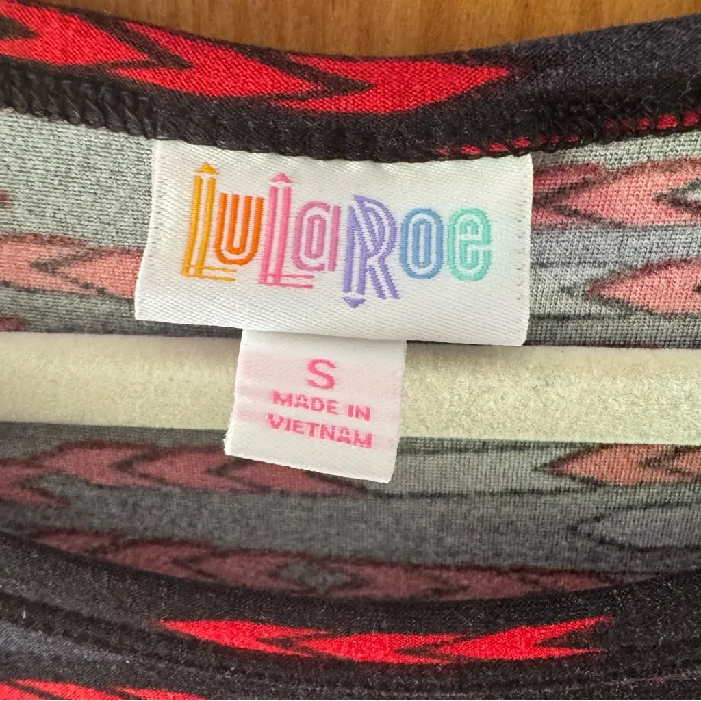 LuLaRoe Carly Hi-Lo Swing Dress Women’s Small Black Red Arrow Print Front Pocket - Image 3