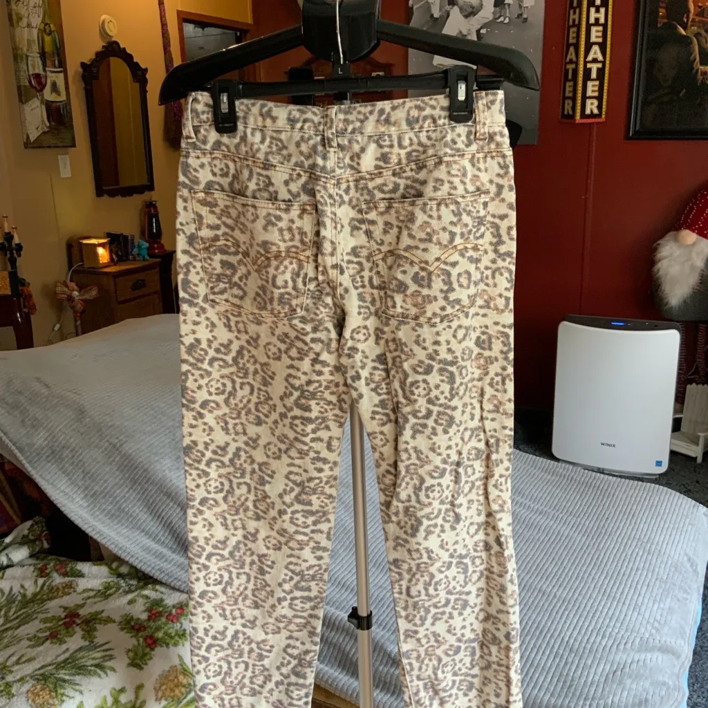 Style Rack  Leopard Print Jeans Button Fly Size  Medium Raw Hem - Image 2