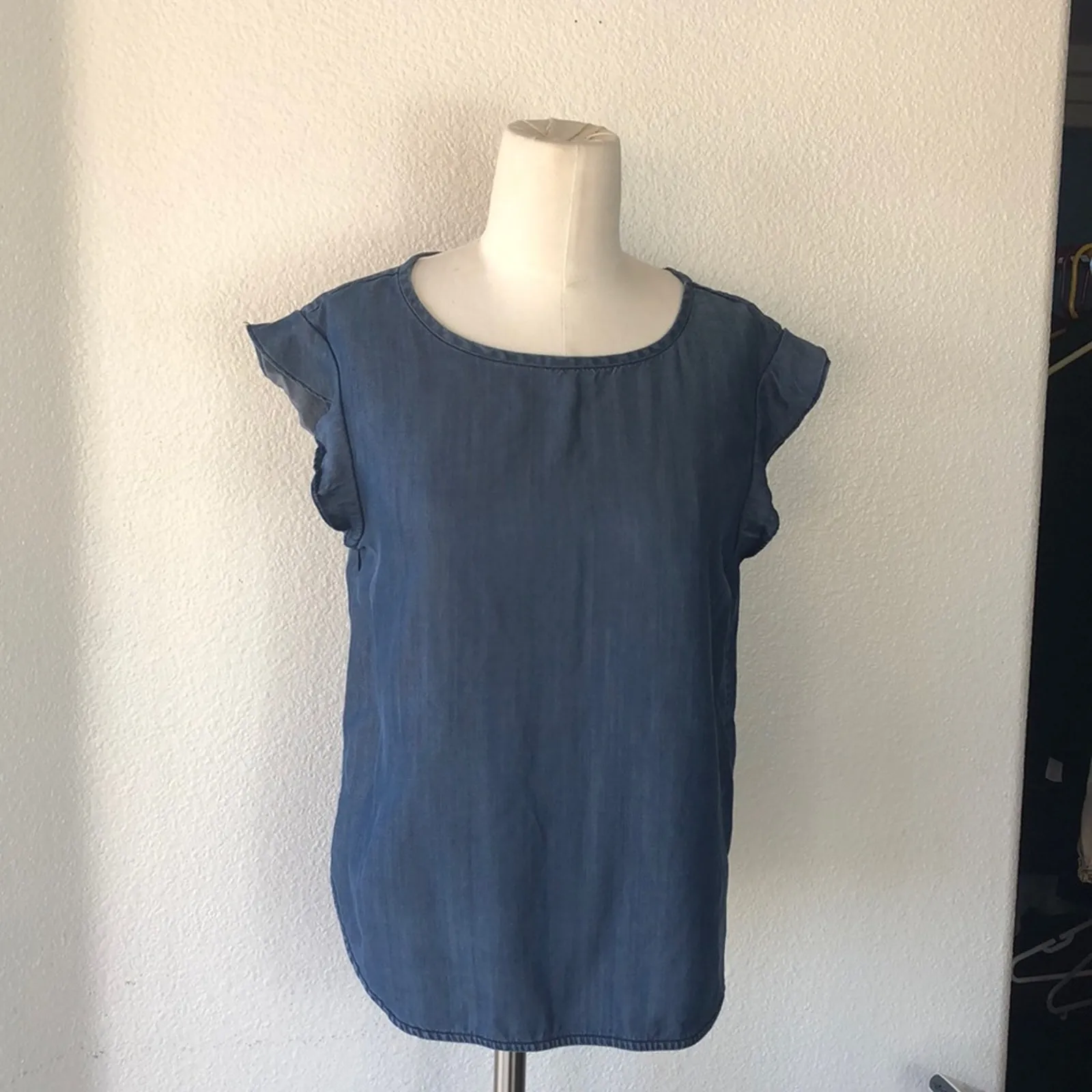 GAP chambray flutter sleeve top size S preppy nautical coastal grandma summer - Image 2