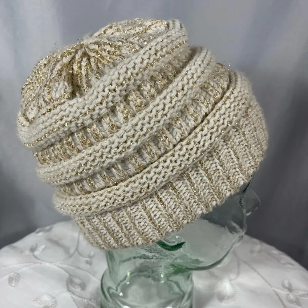 CC Exclusive Women’s Ivory Gold Knit Beanie Winter Hat Toboggan NWOT - Image 3