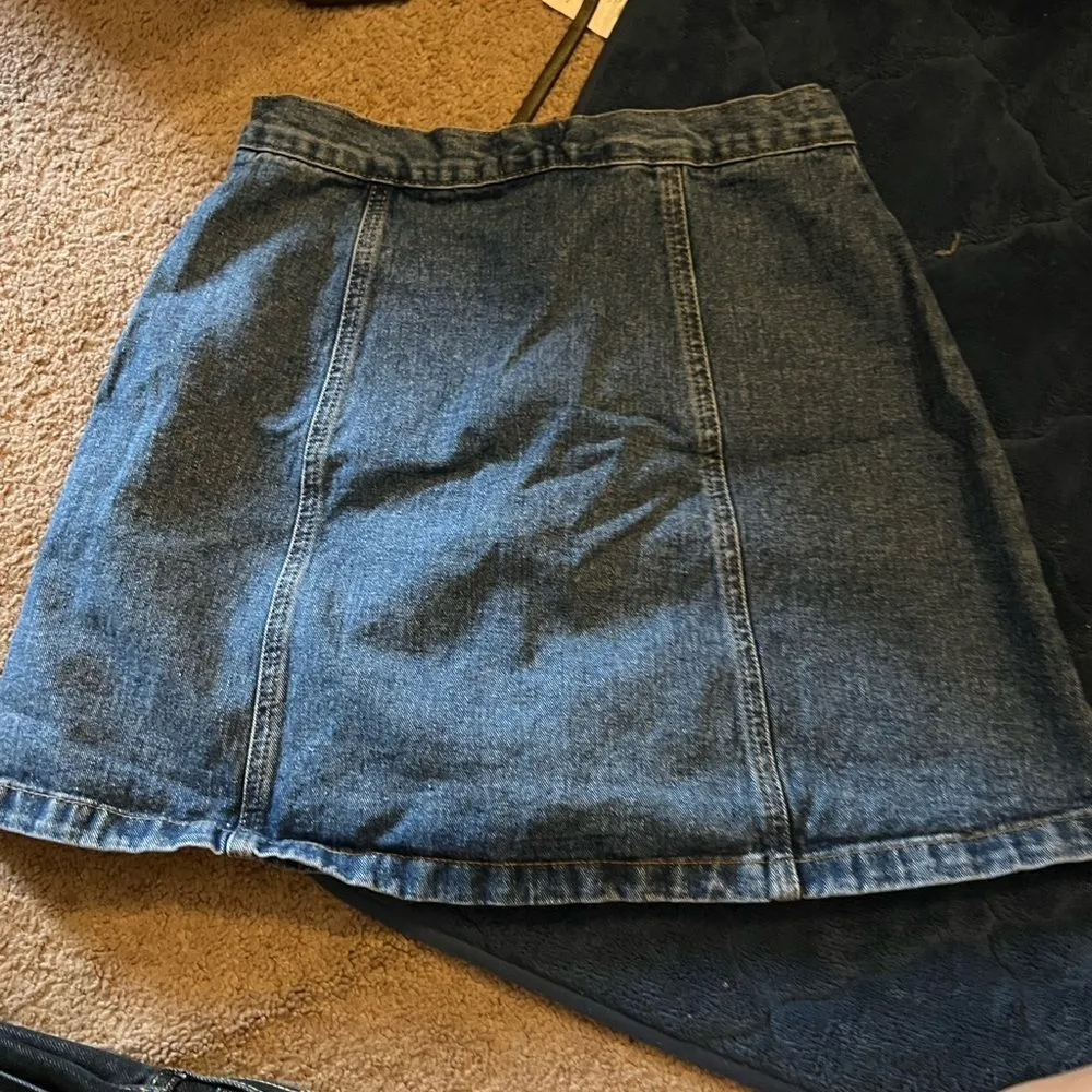 Bdg denim skirt small - Image 8