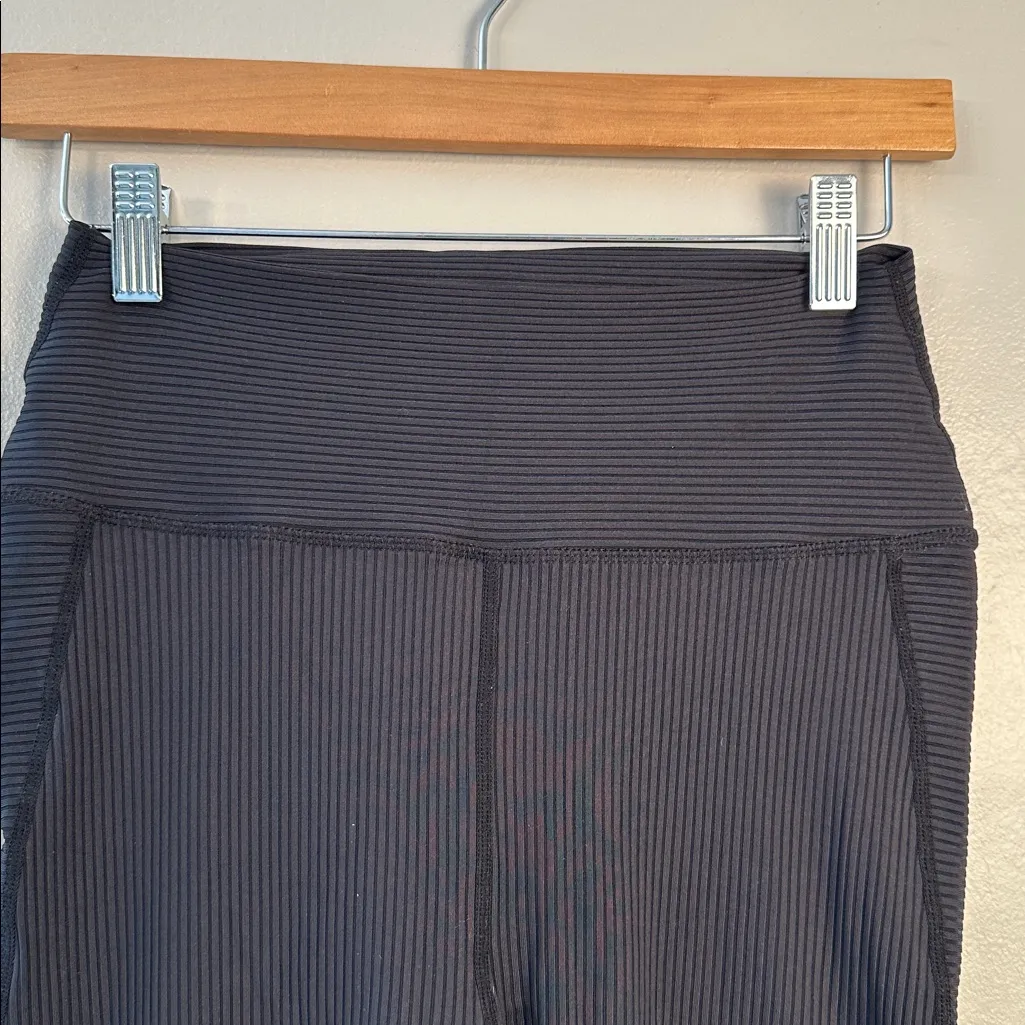 Glyder  women’s black ribbed leggings size medium - Image 2