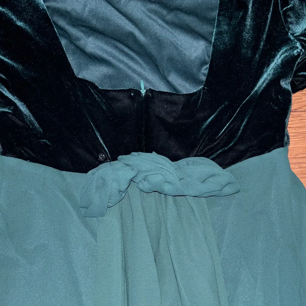 Michaelangelo Elegant Green Velvet Formal Dress Victorian Bridgerton Classic - Image 9