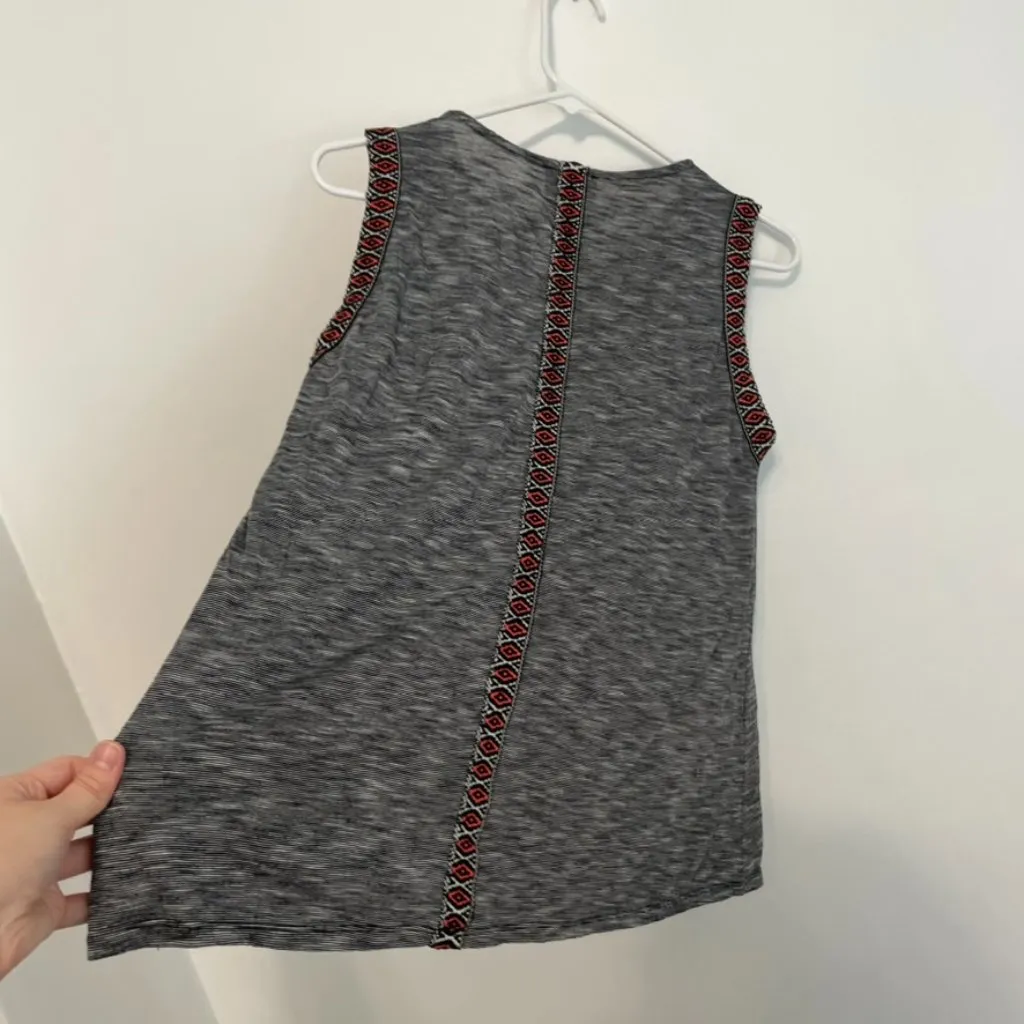 W5 ANTHROPOLOGIE ANTHRO Black White Boho Aztec Embroidered Trim Sleeveless Top M - Image 12