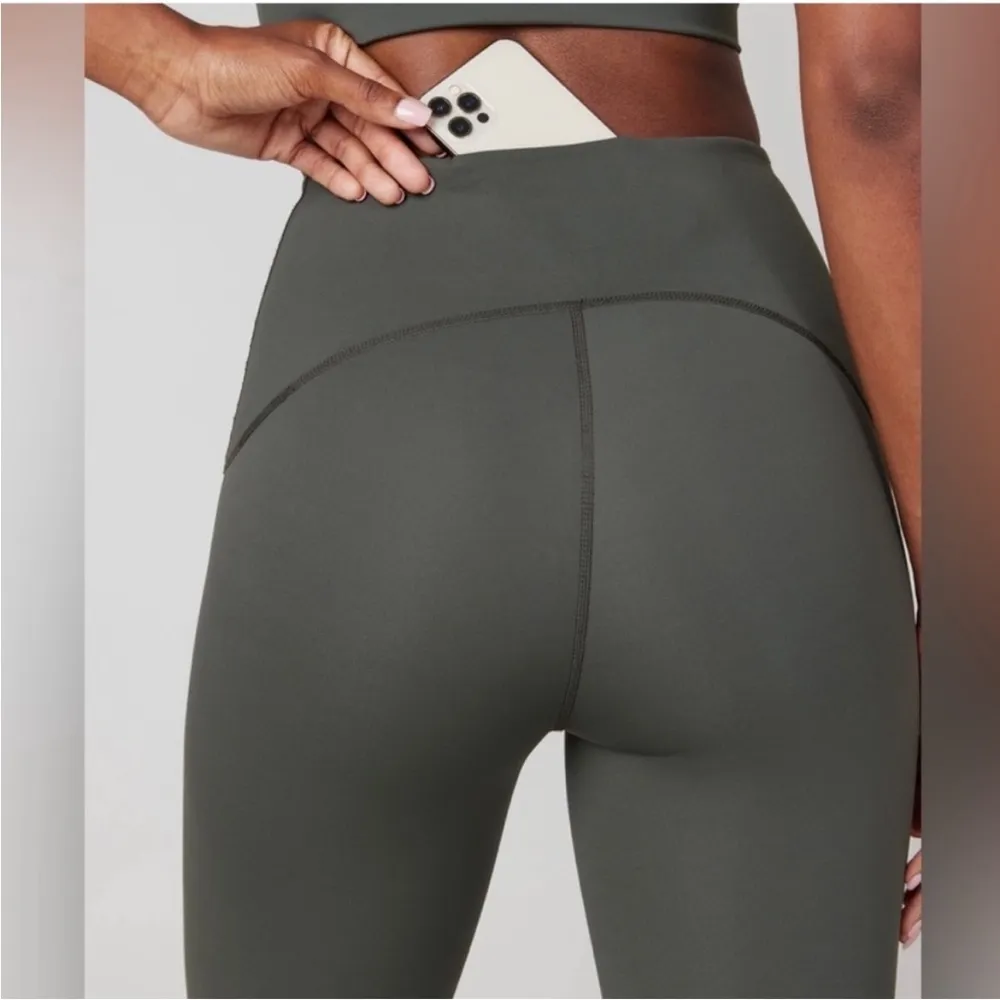 Women's Like New Spanx Booty Boost Flare Yoga Pants - Image 3