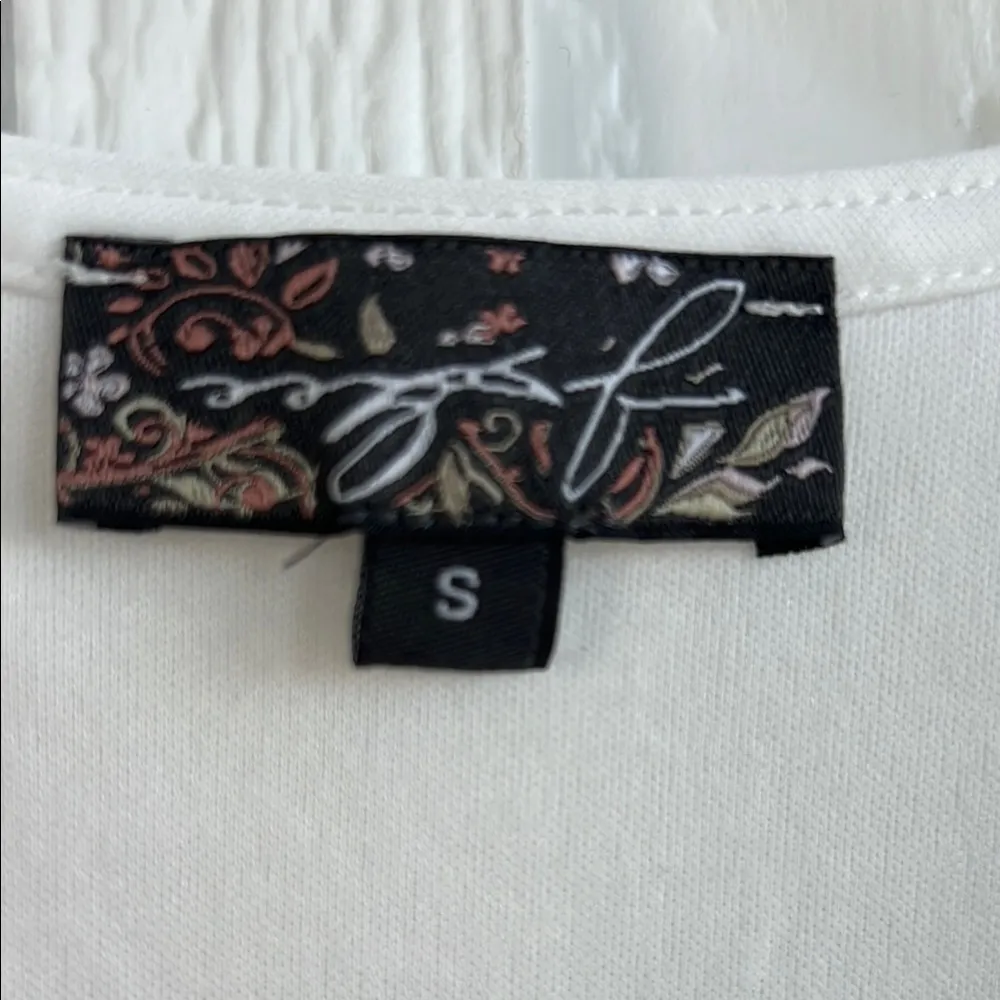 Elegant White Lace Dress - Image 2