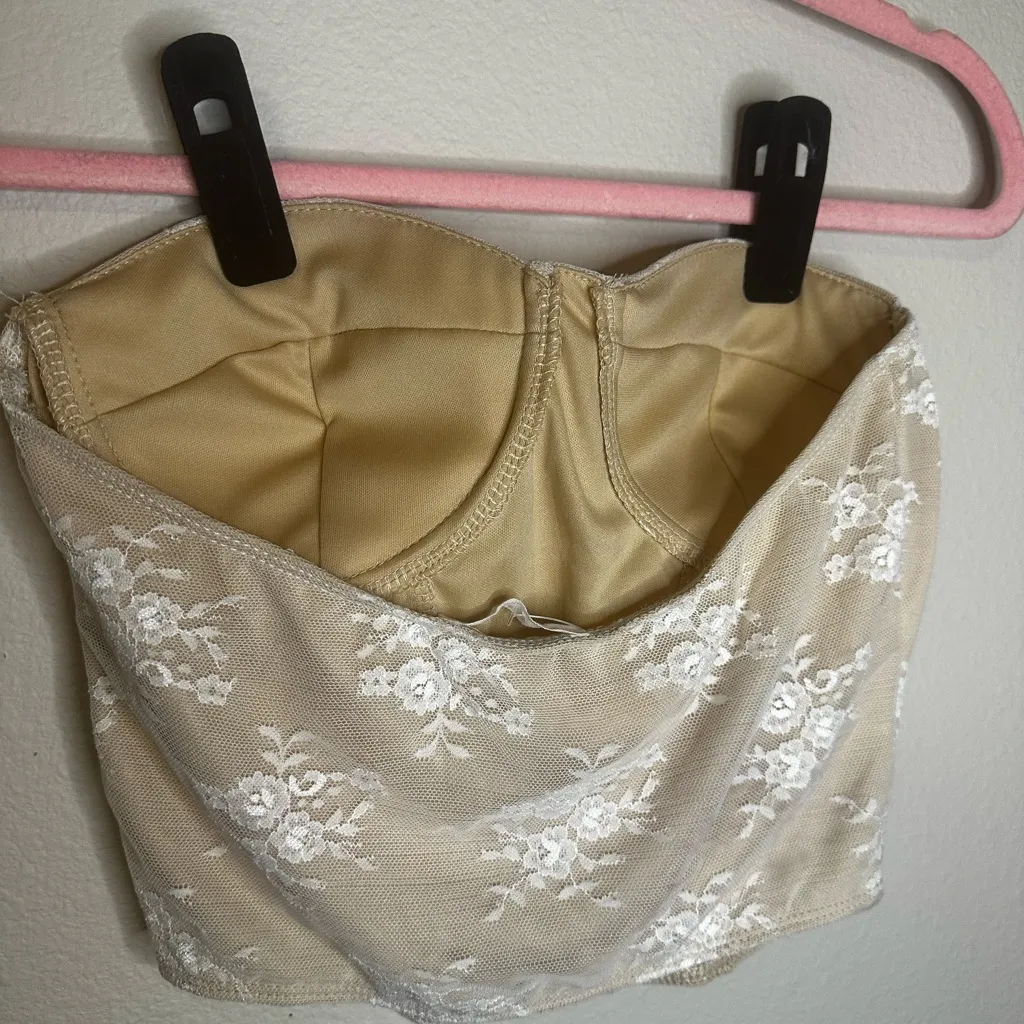 Timing Cream and White Lace Crop Top - Image 4