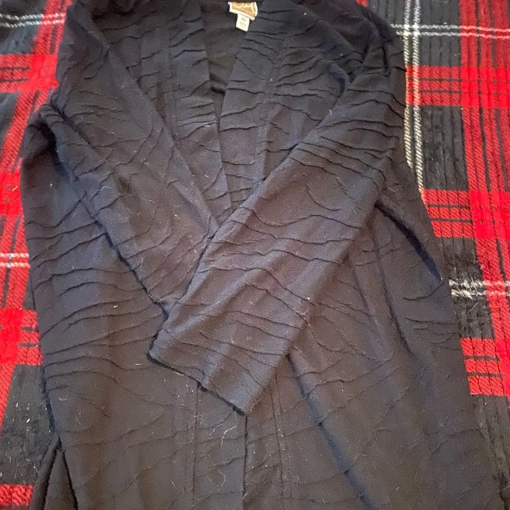 Black 3/4 sleeve light weight sweater - Image 4