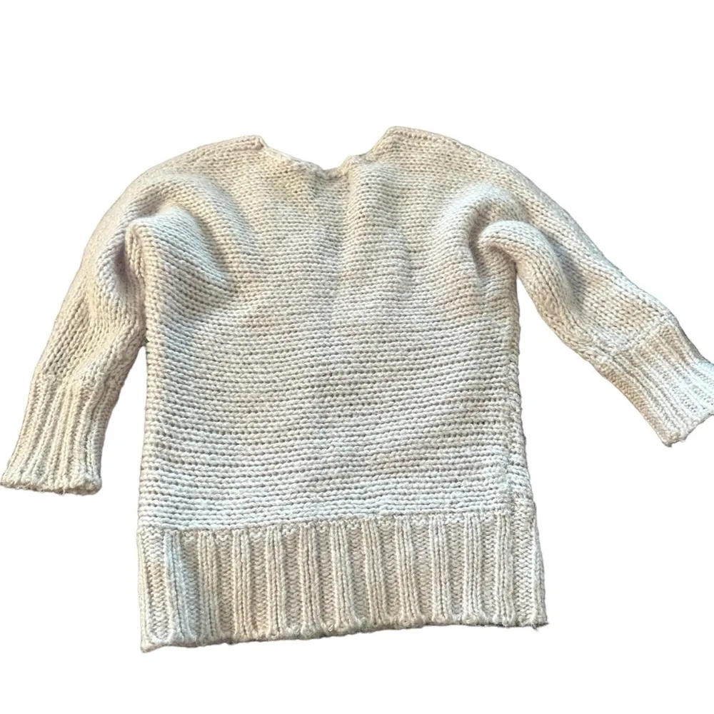 American Eagle women's size XS light purple crochet v-neck sweater 3/4 sleeves - Image 2