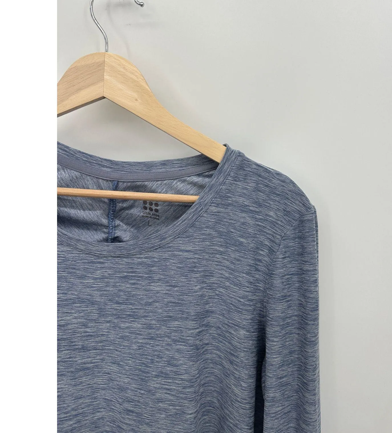 Title Nine Shirt‎ Women Large Blue Long Sleeve Cinch Sleeve Workout Training - Image 4