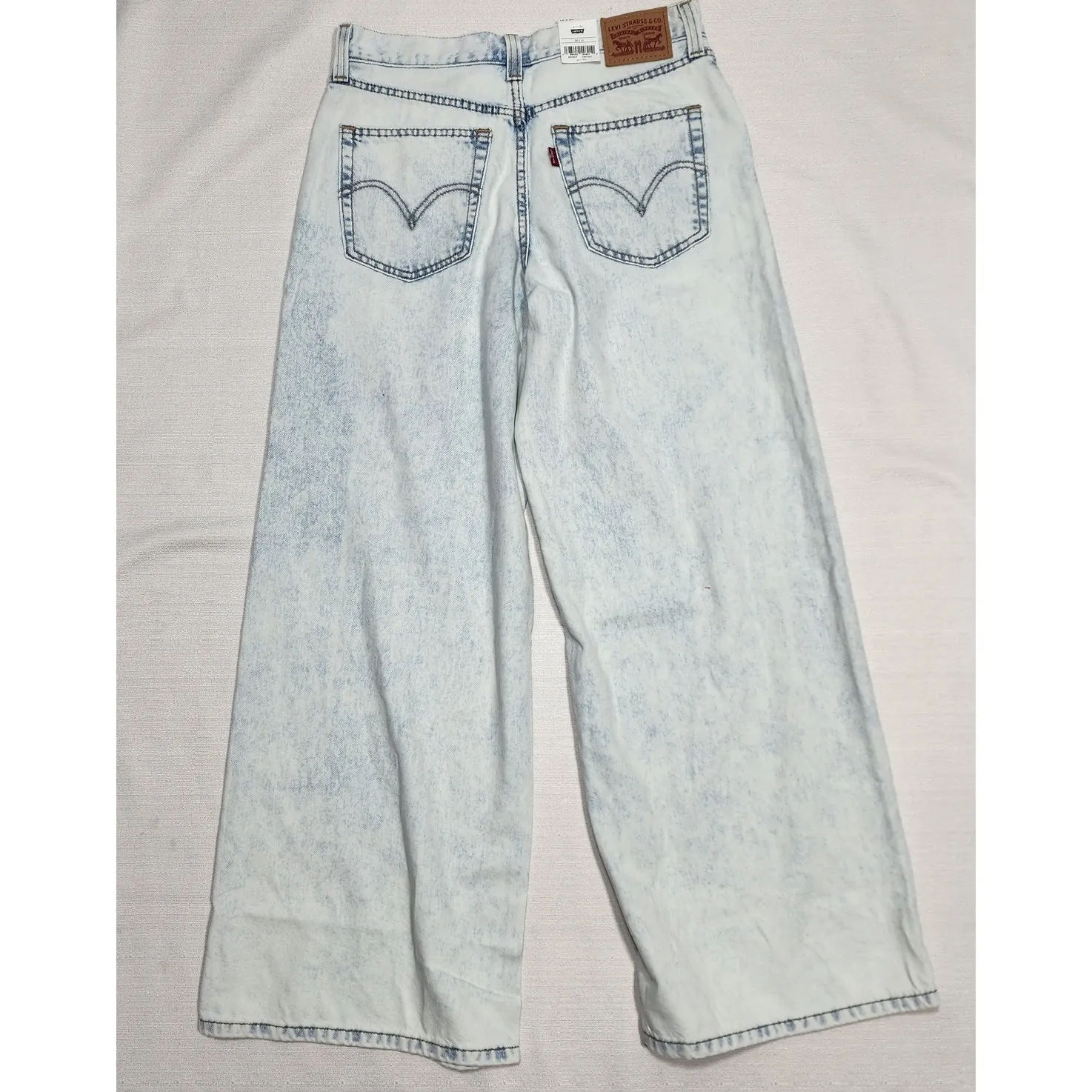 Levi's 94 baggy wide leg mid rise loose hips and thigh W28''x L39'' women's - Image 2