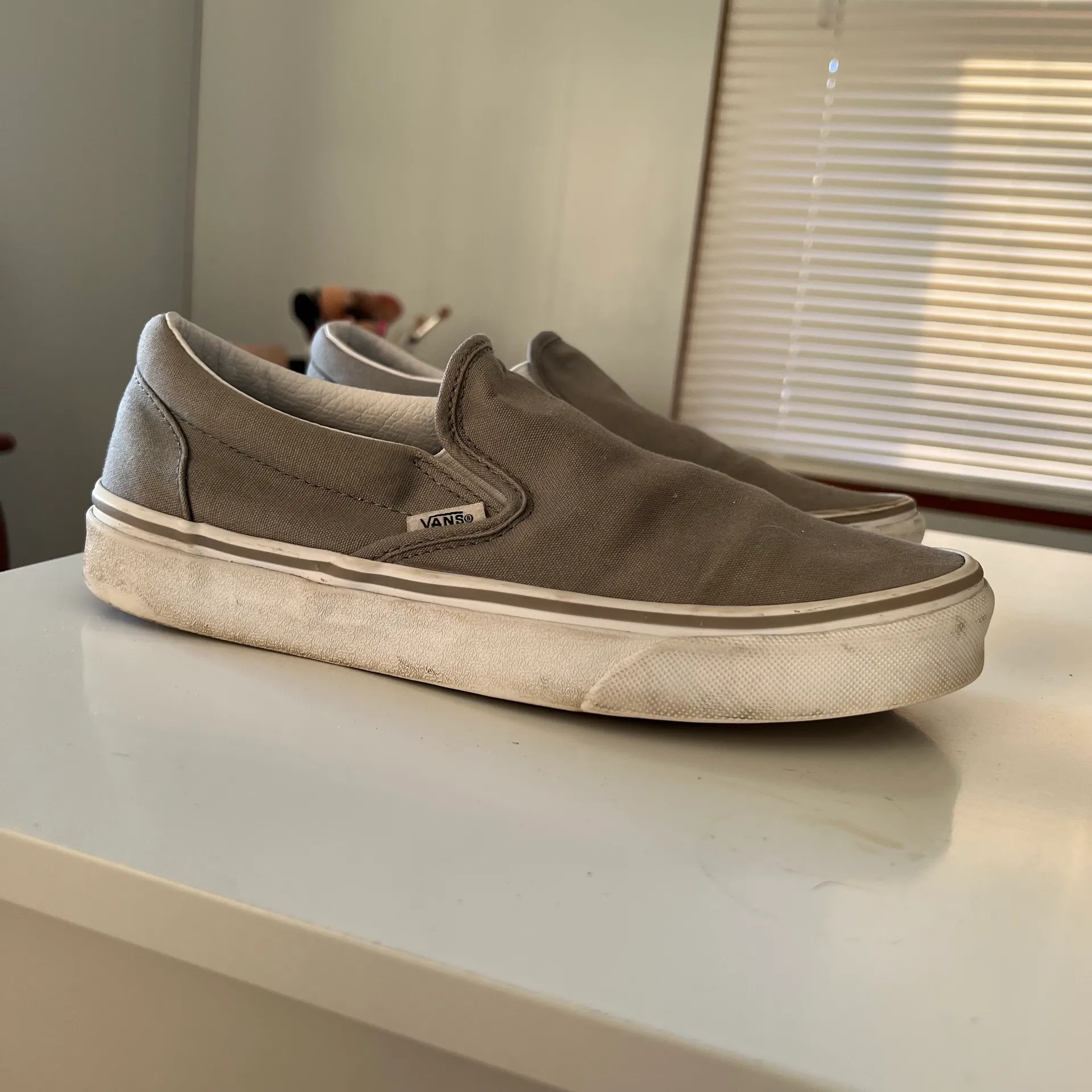 Vans classics slip on Grey Wild Dove/True White size 8.5 - Image 4