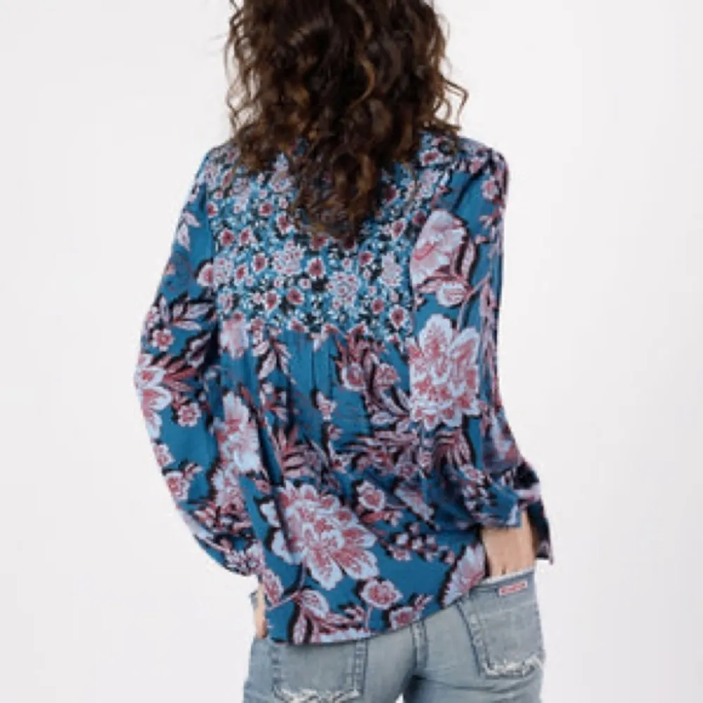 NWT Band Of The Free JOSIE SAPPHIRE MIXED PRINT LONG SLEEVE TOP Boho size medium Blue - Image 2