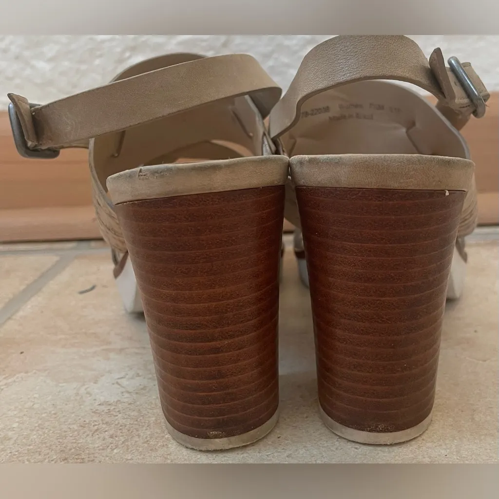 Johnston & Murphy Kayla Multi Bleached Cork/Taupe Leather Heel Shoe; size 7.5 - Image 4