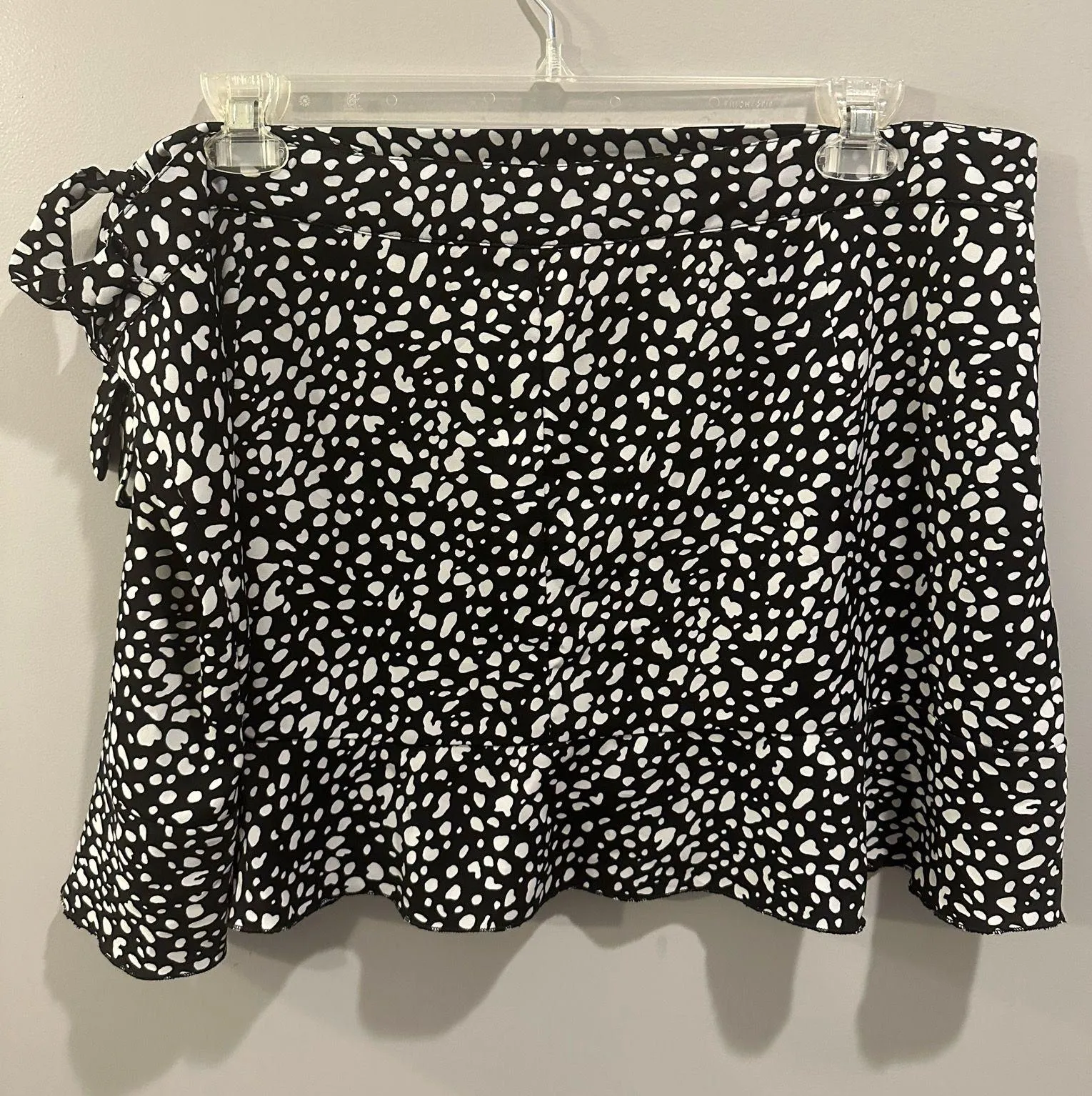 Ouzu From Wendy Drew Boutique Black and White Wrap Skort - Image 4