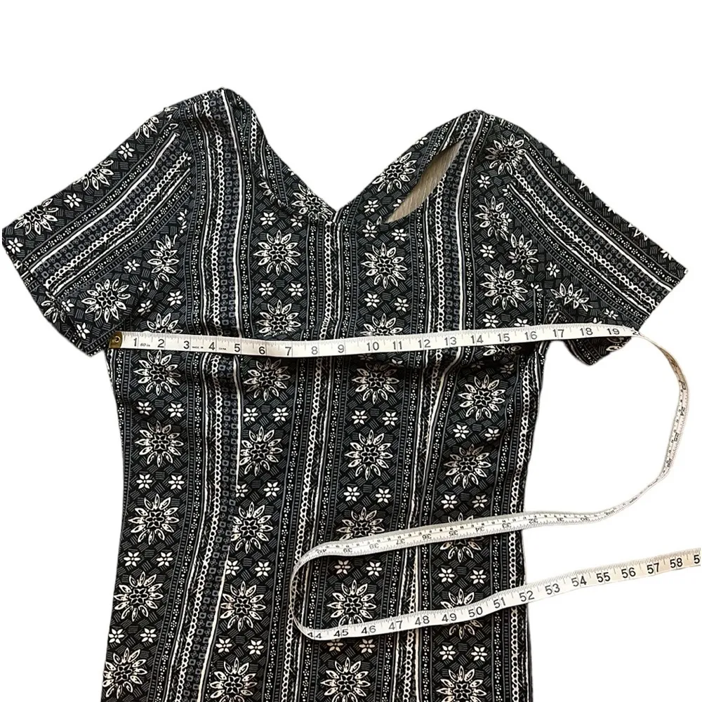 Hollister Navy & White Print Floral Design Short Sleeve Dress Crisscross Straps - Image 7