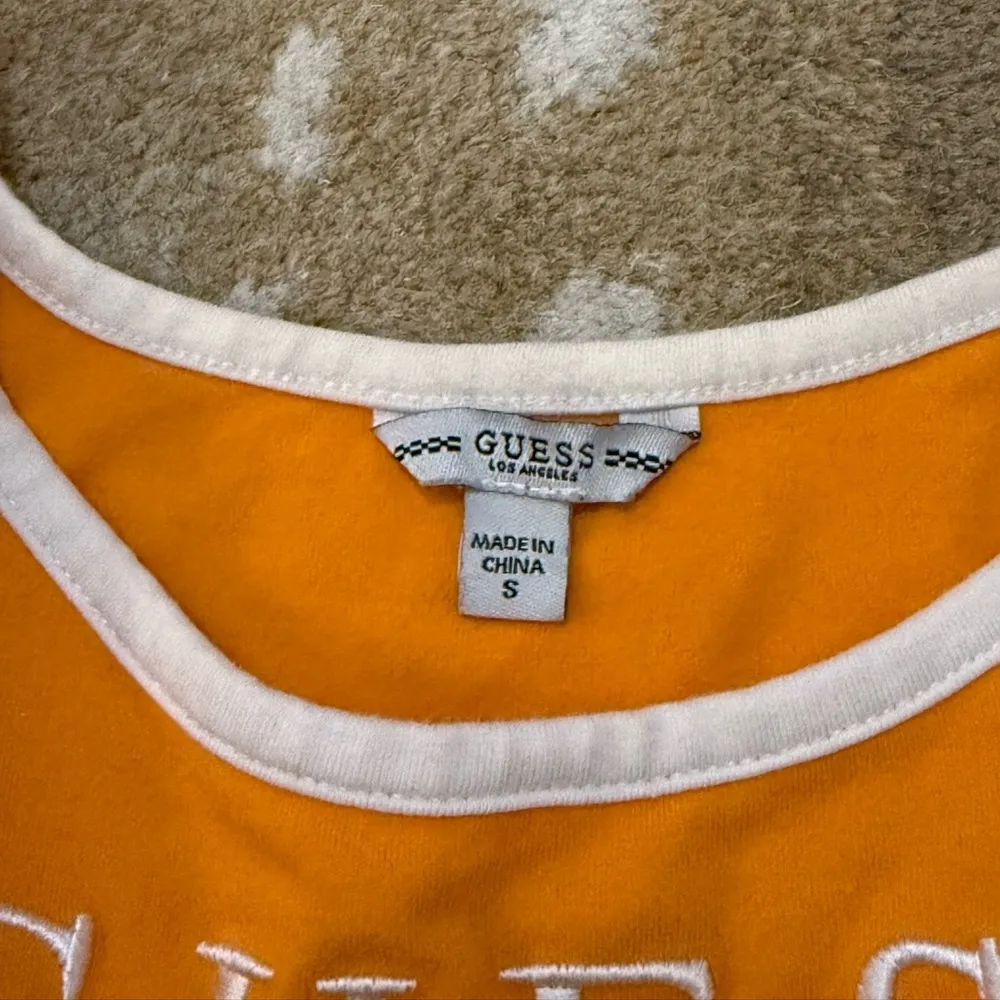 Guess Los Angeles orange white embroidered tank top women’s size small - Image 4