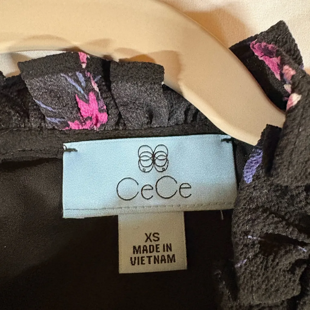 CeCe black shift dress with a pink and purple floral design women’s XS - Image 5