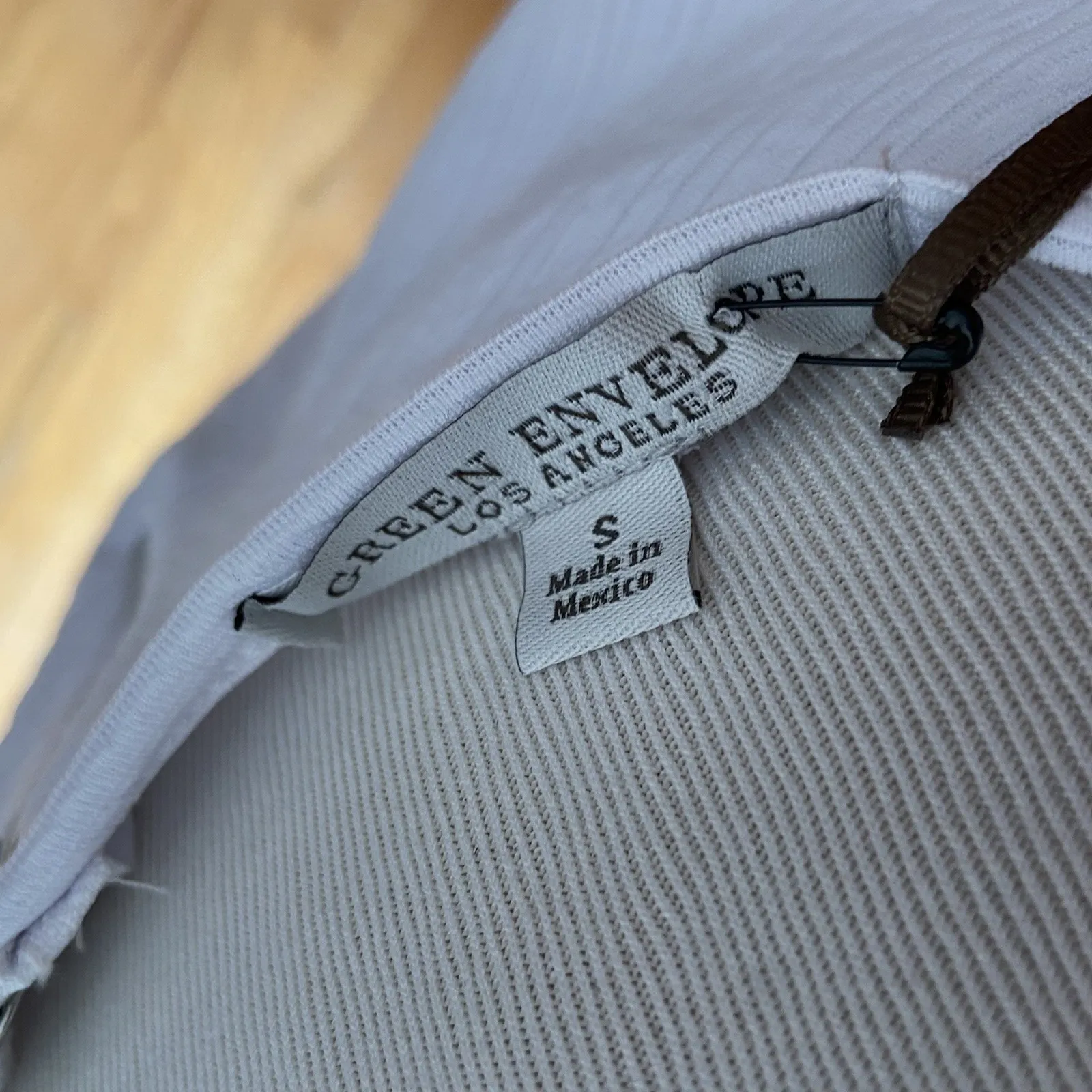 NWT GREEN ENVELOPE White Bell Sleeve Top Size S - Image 5