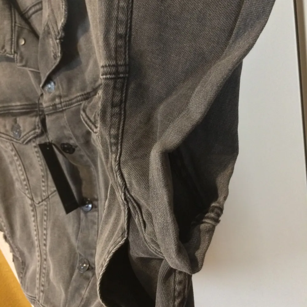 Black Orchid women's S small cutoff sleeveless distressed denim vest jean jacket - Image 5