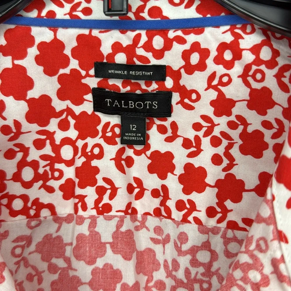 Talbots wrinkle resistant red & white floral button up blouse, Size 12 - Image 2