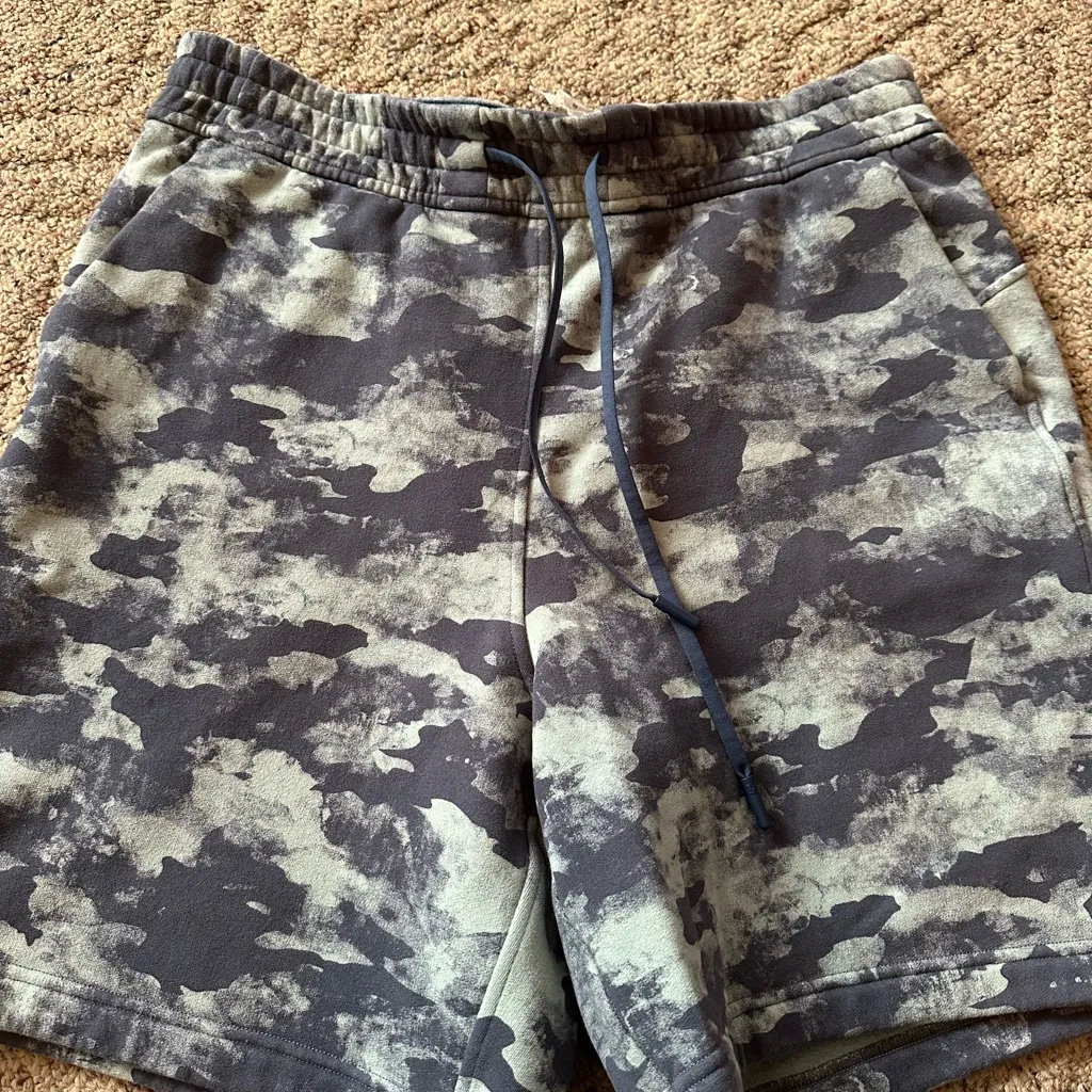 lululemon athletica Camo Athletic Shorts - Black and Gray - Image 2