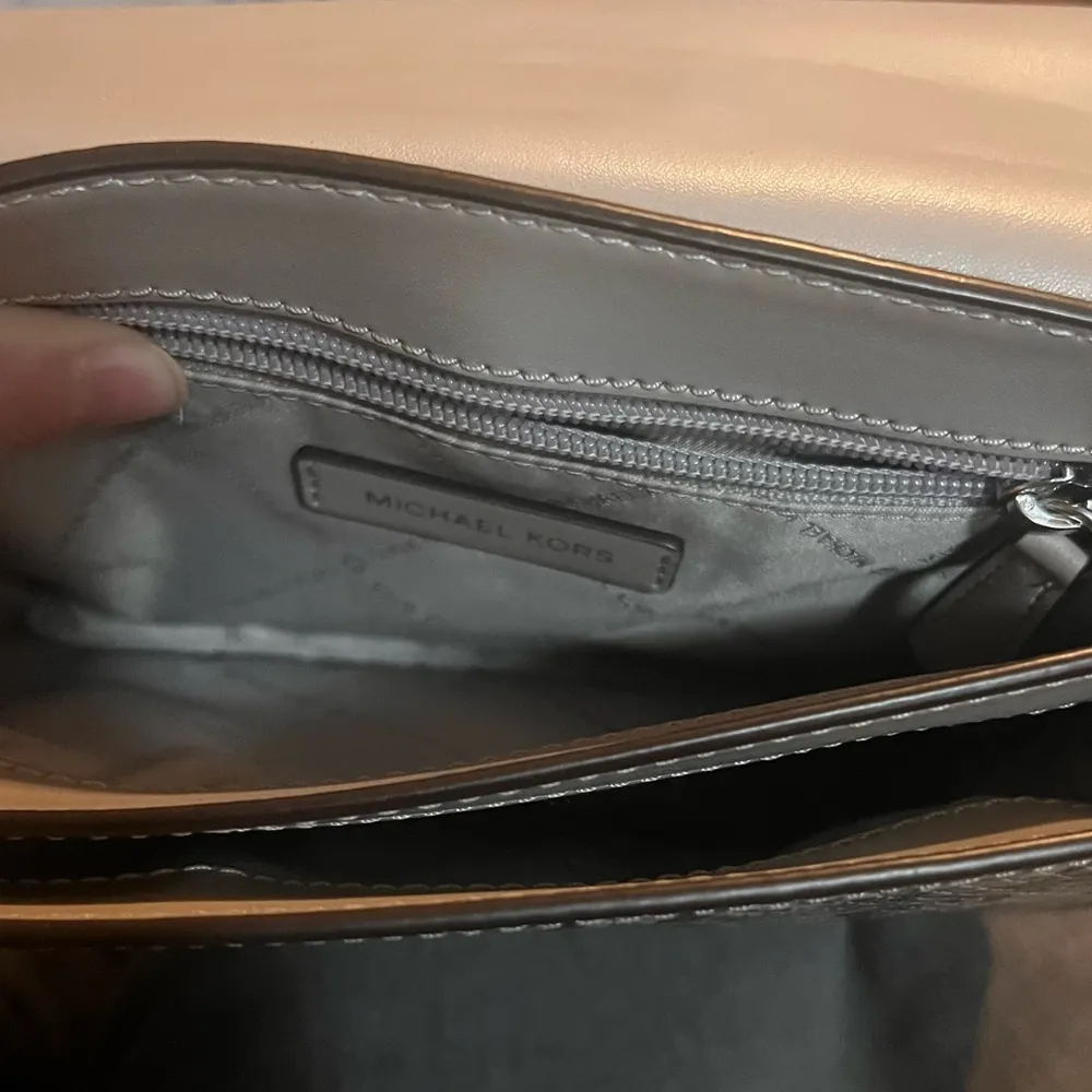 EUC Michael Kors snakeskin Mott chain bag - Image 13