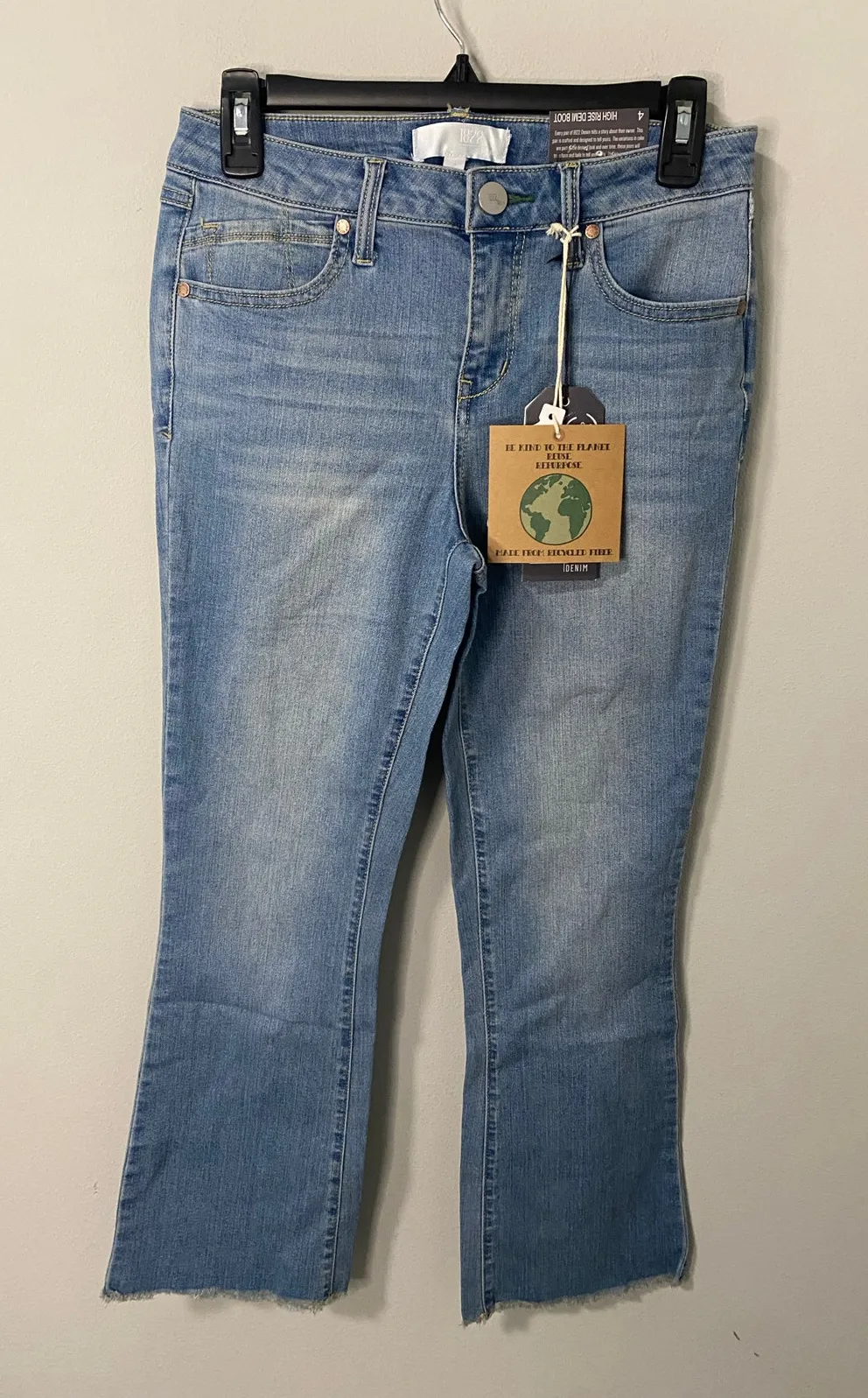 New 1822 Women's High Rise Boot Cut Denim Jeans Size 4 - Image 1