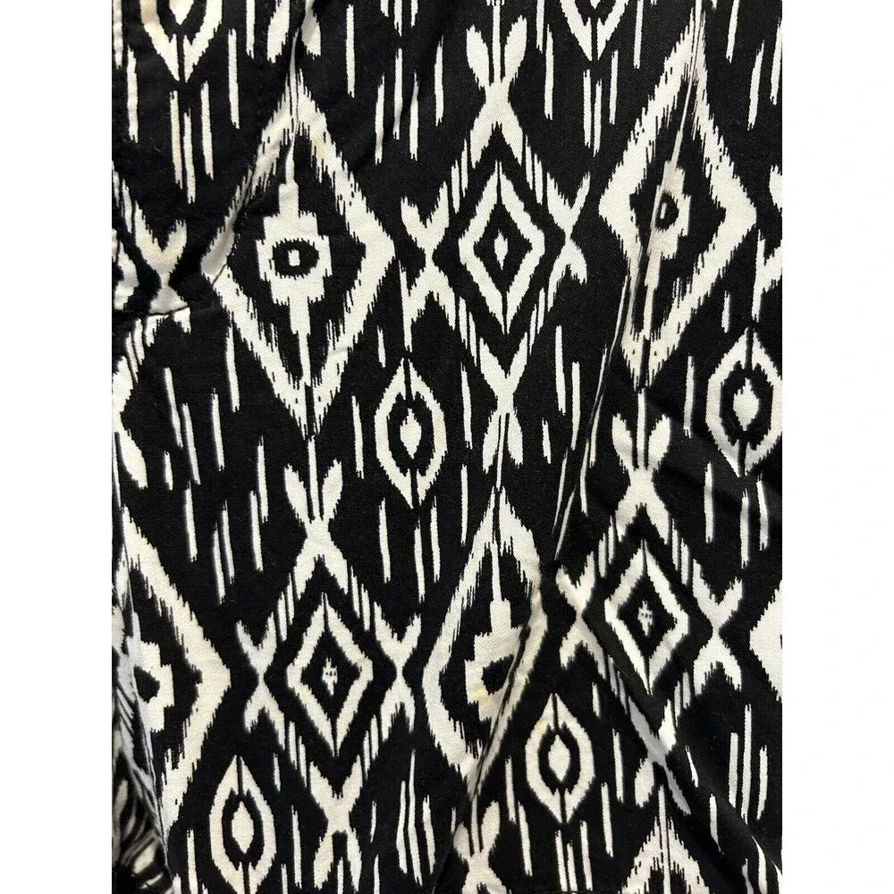 Old Navy Everyday Twill Short Womens Size 12 Black White Ikat‎ Mid Rise Cotton - Image 2