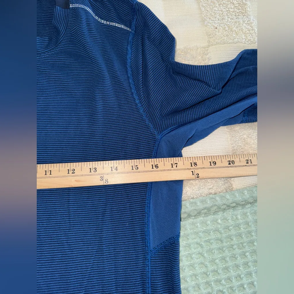 Lululemon  Blue Long Sleeve size M - Image 2