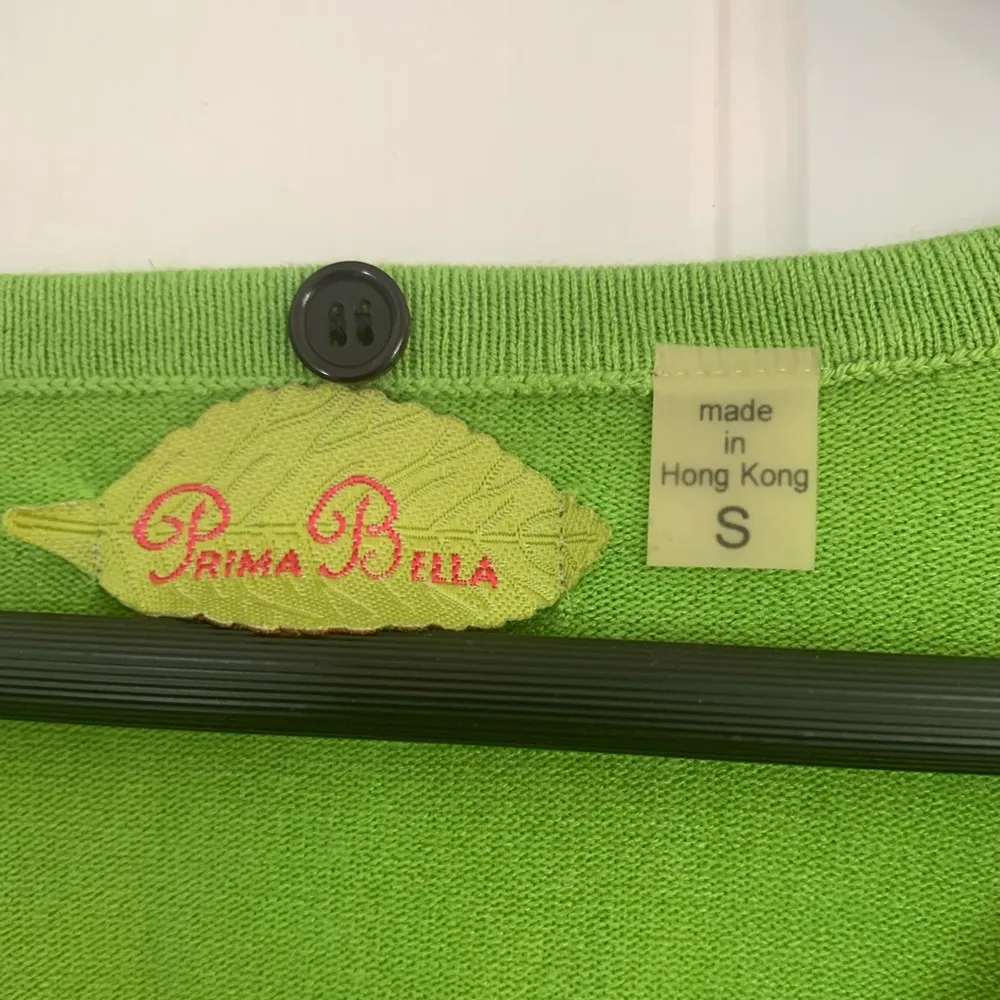 Rarely Worn Lime Green and Black Sweater - Image 9