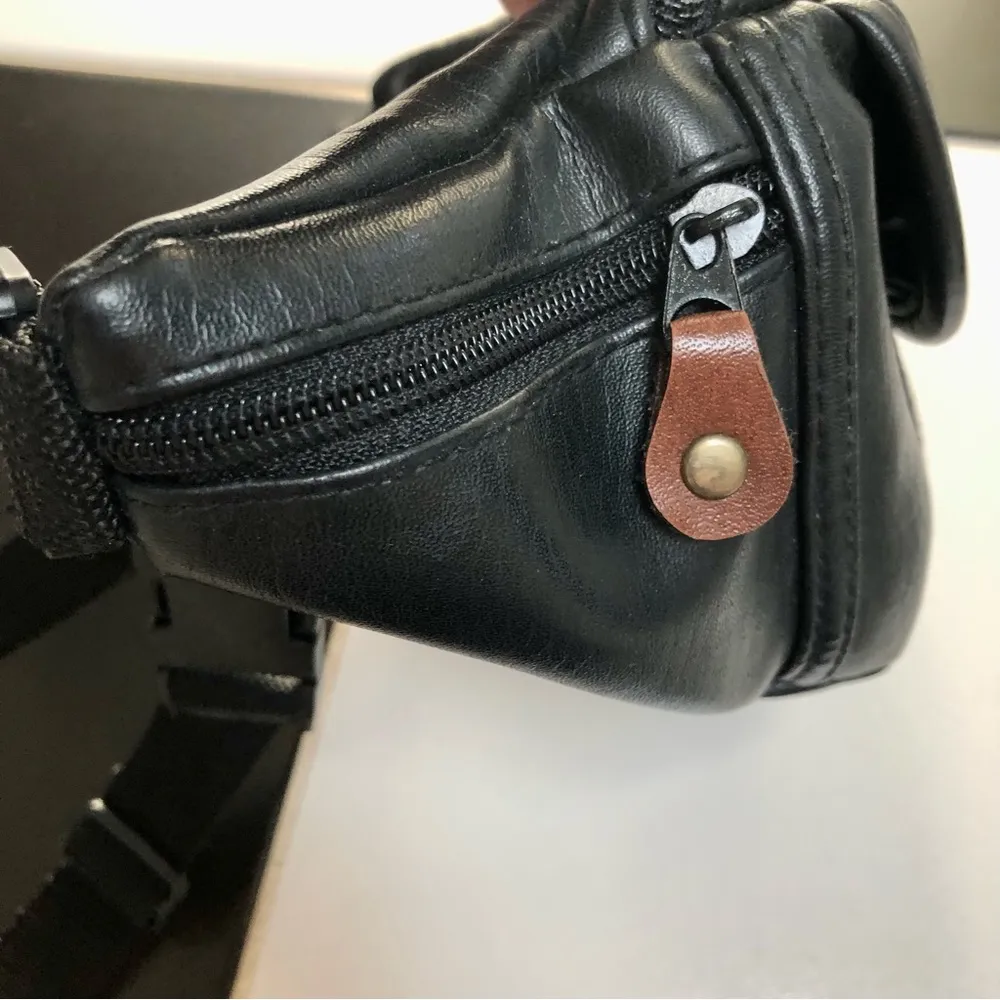 Vintage 80s 90s Auburn Woods Fanny Pack Belt Bag Faux Leather Crossbody Two Tone Black - Image 7