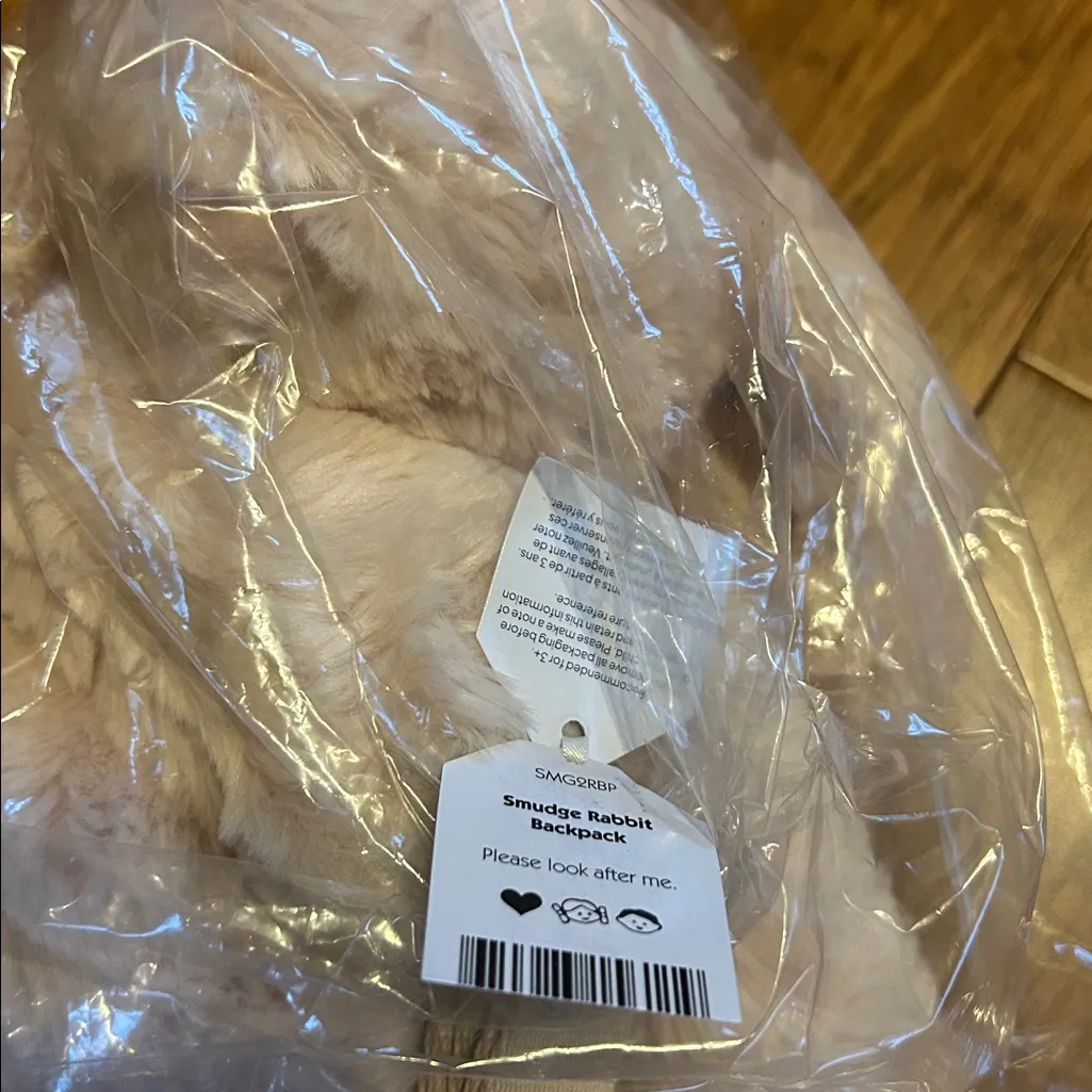 Jellycat Smudge Rabbit Backpack - Image 3