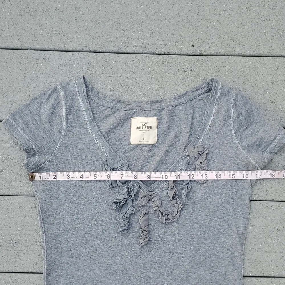 Hollister Y2K V-Neck Ruffle Short Sleeve Shirt - Image 6