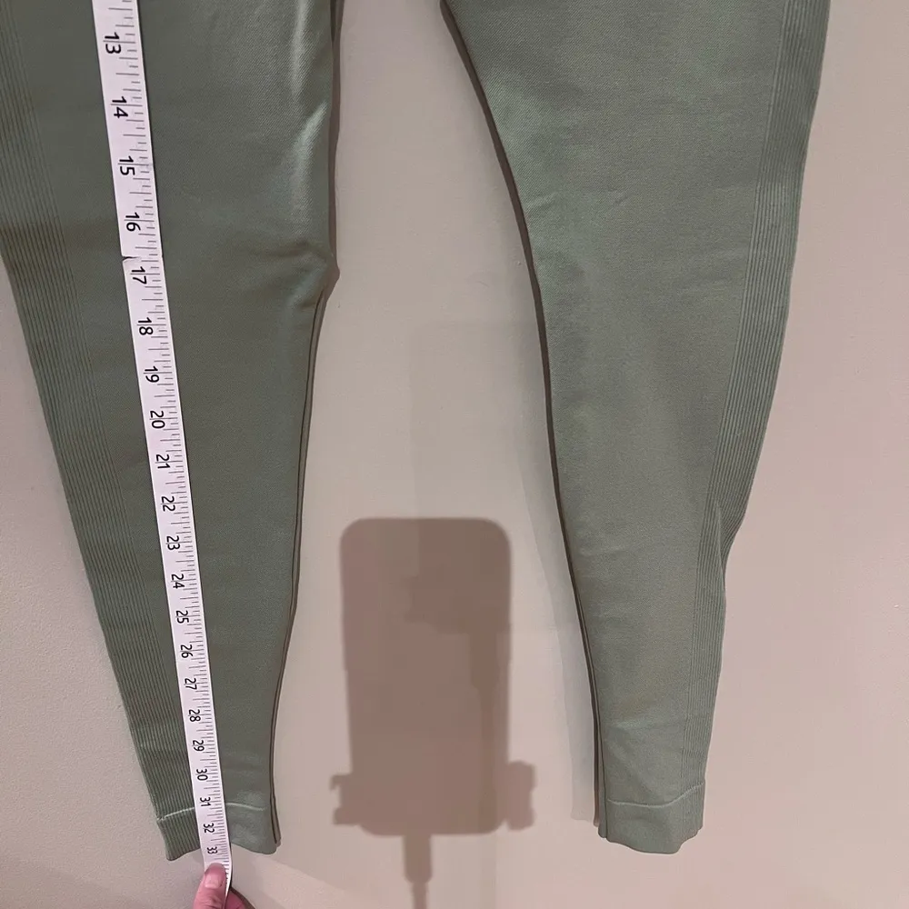 Set Active  Sculpt Flex Leggings in Olive NWOT - Image 8