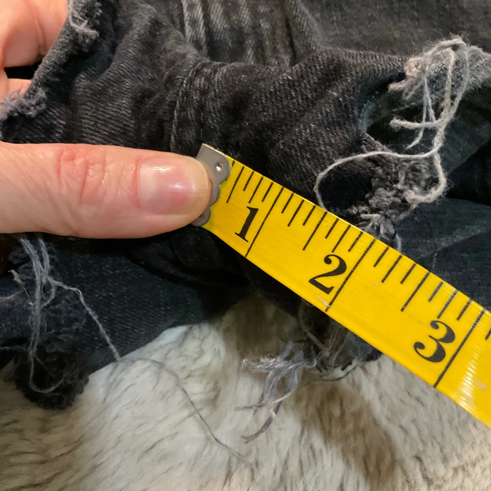 BDG Size 28 Girlfriend High Rise Denim Shorts Black Raw Hem 2" Inseam Light Dist - Image 4