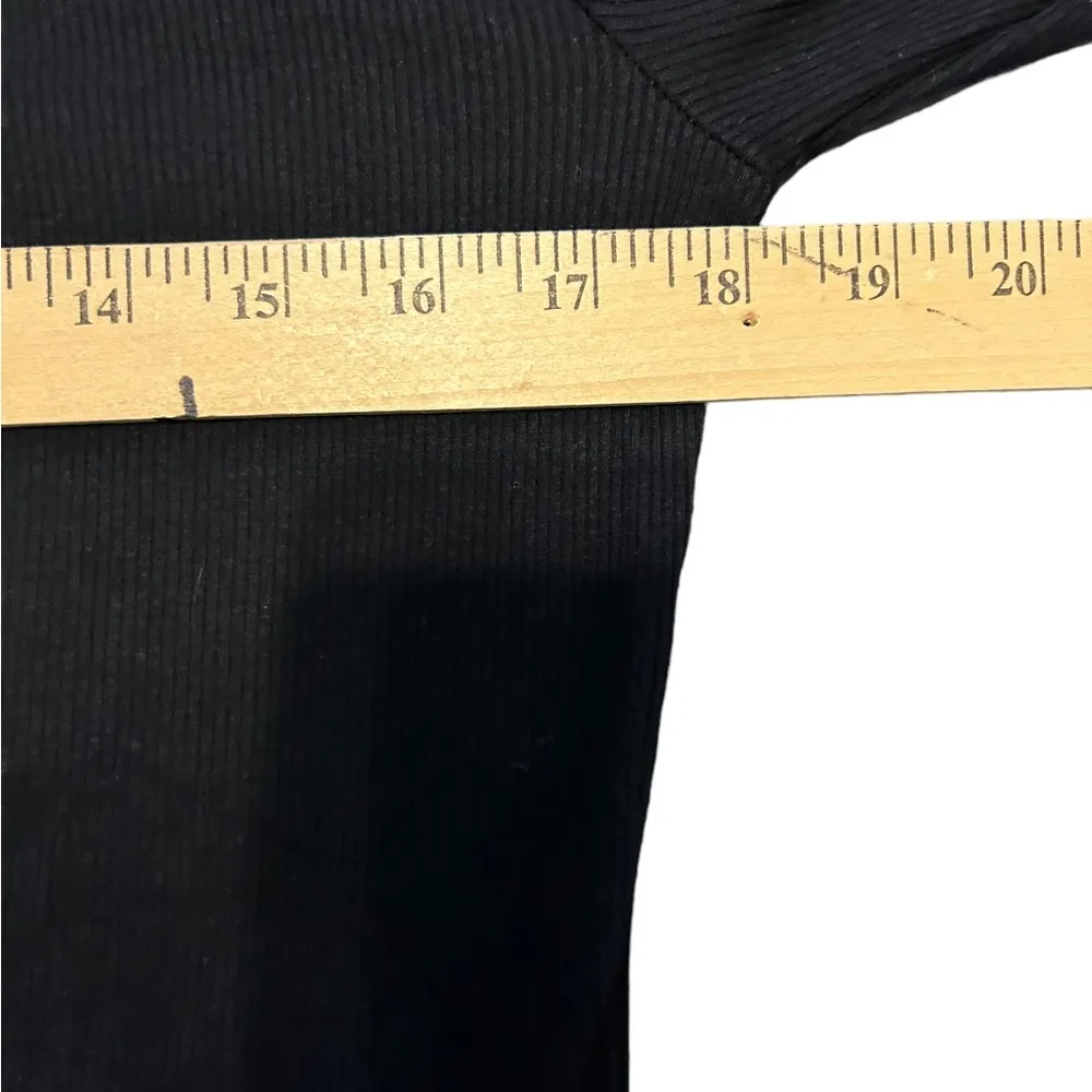 Calvin Klein Black Sleep
Embroidered Logo Ribbed Long Sleeve shirt size large - Image 6