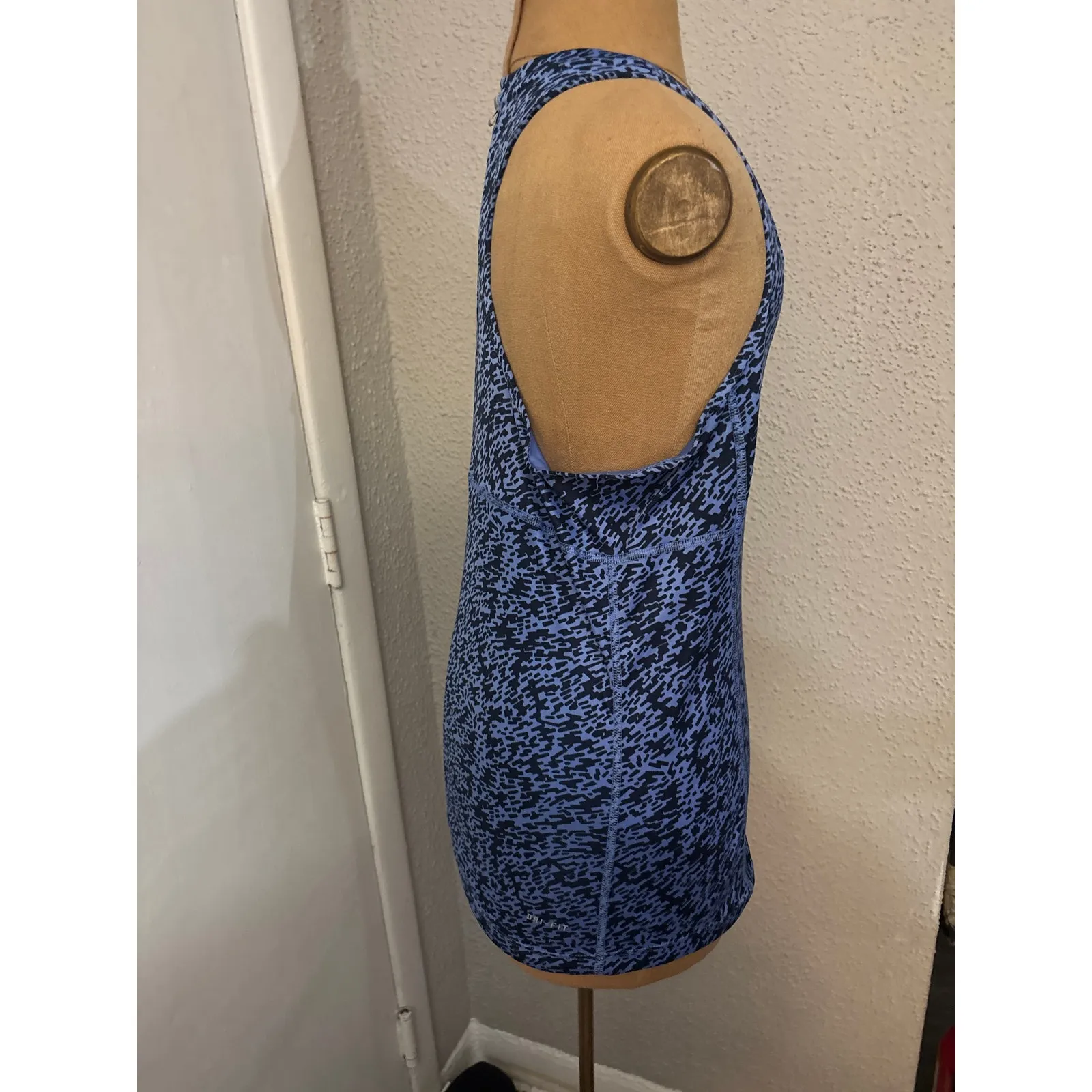 Nike Dri-Fit Black/Blue Muscle Racerback Tank M Activewear Athleisure Sportswear - Image 3