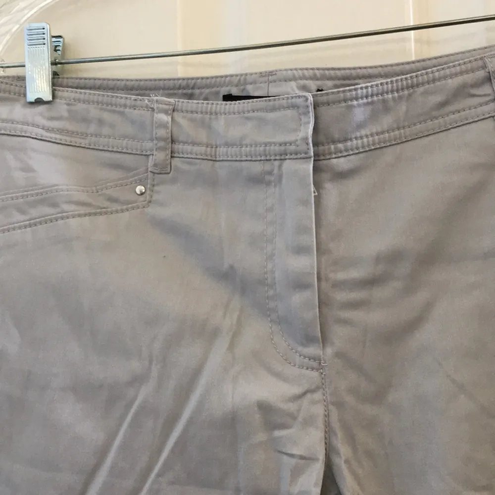 FINAL MARKDOWN Zac and Rachel capris 10 - Image 2