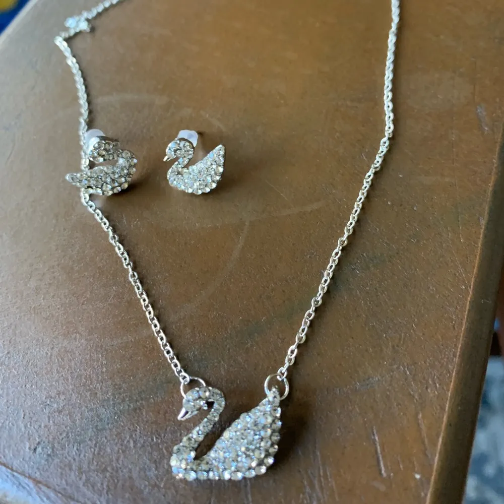Beautiful Silver Plated Swan Necklace/Earrings 🌼 - Image 6