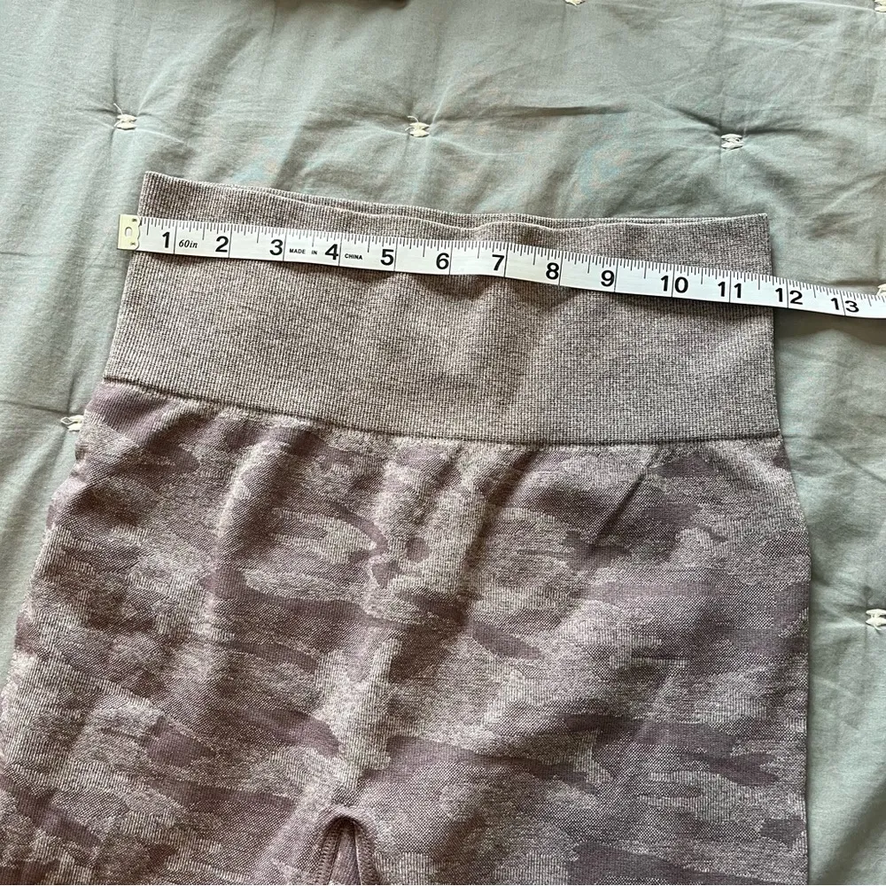 Amazon Purple Camo Seamless Leggings High Waist Workout Leggings Size Med Gray - Image 12