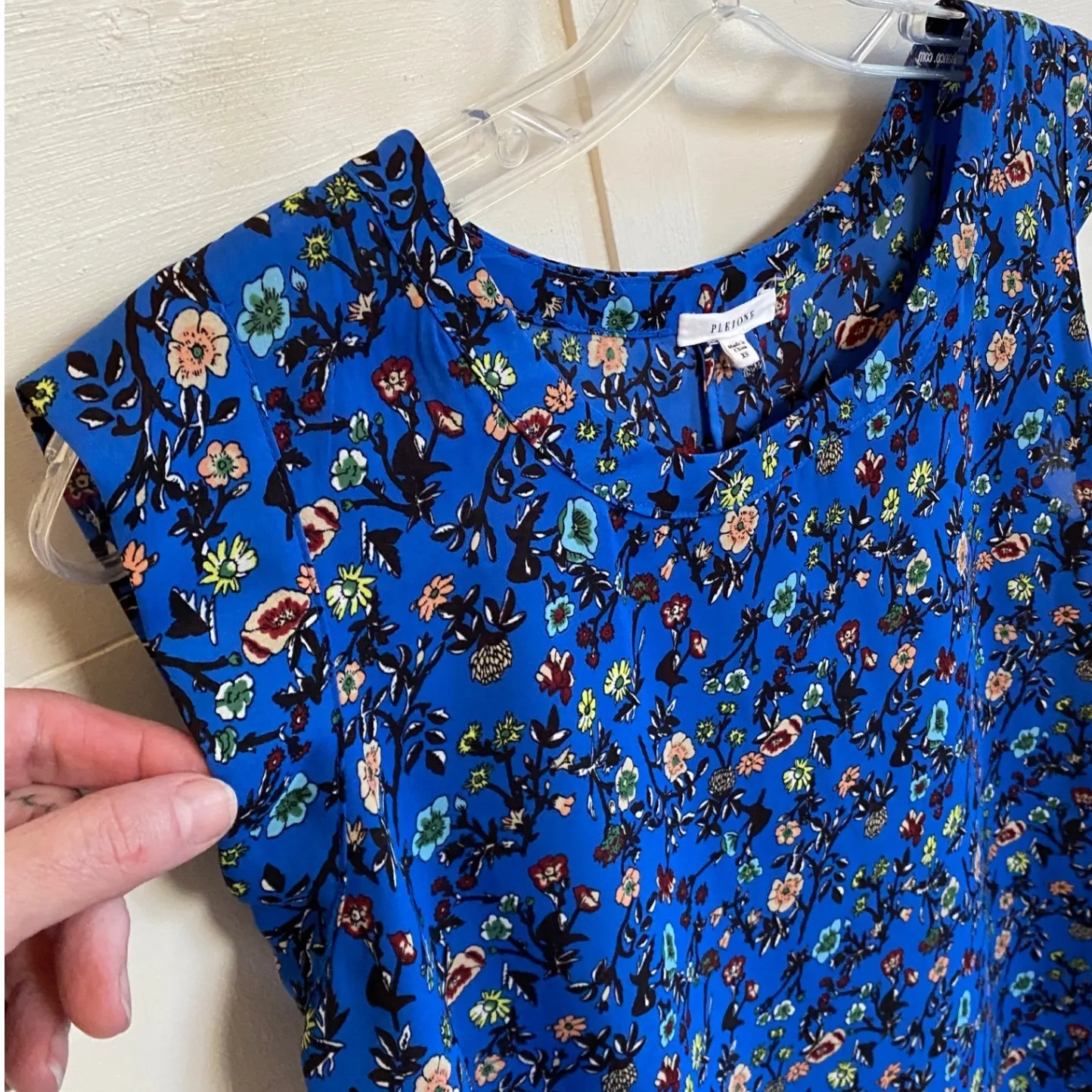 Pleione Bailey Double Pleat Blouse‎ Cornflower Blue Ditsy Floral - XS EUC - Image 12