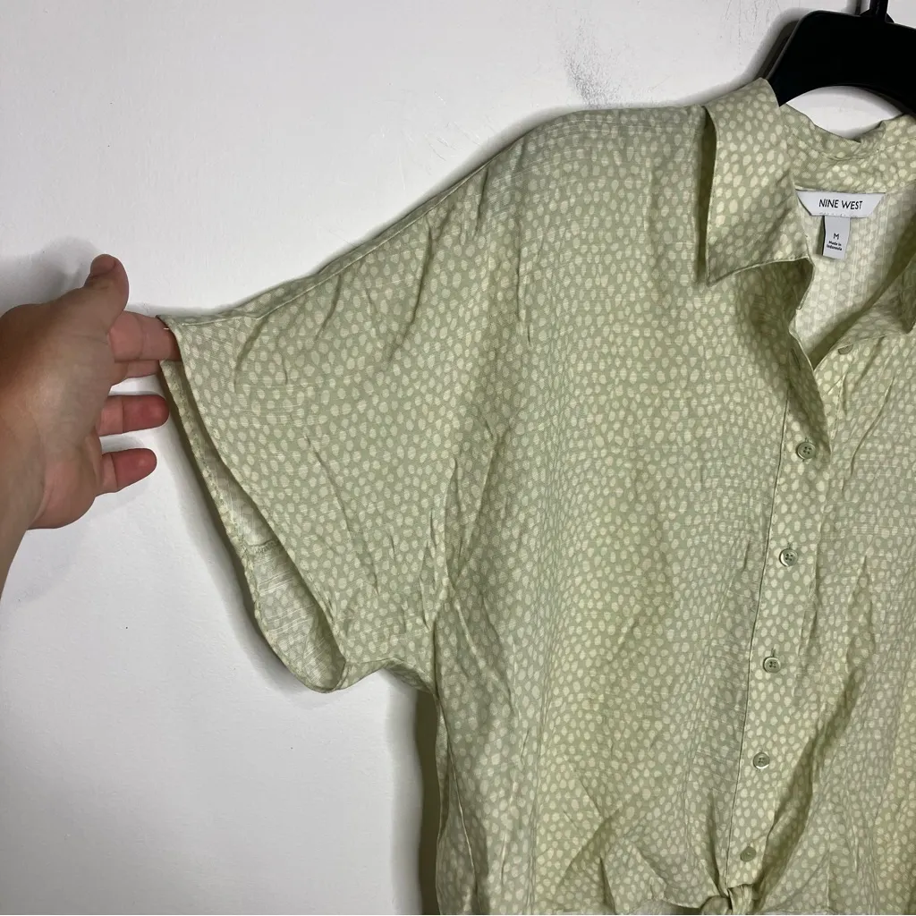 Nine West light green spotted button down shirt women’s size medium new with tag - Image 2