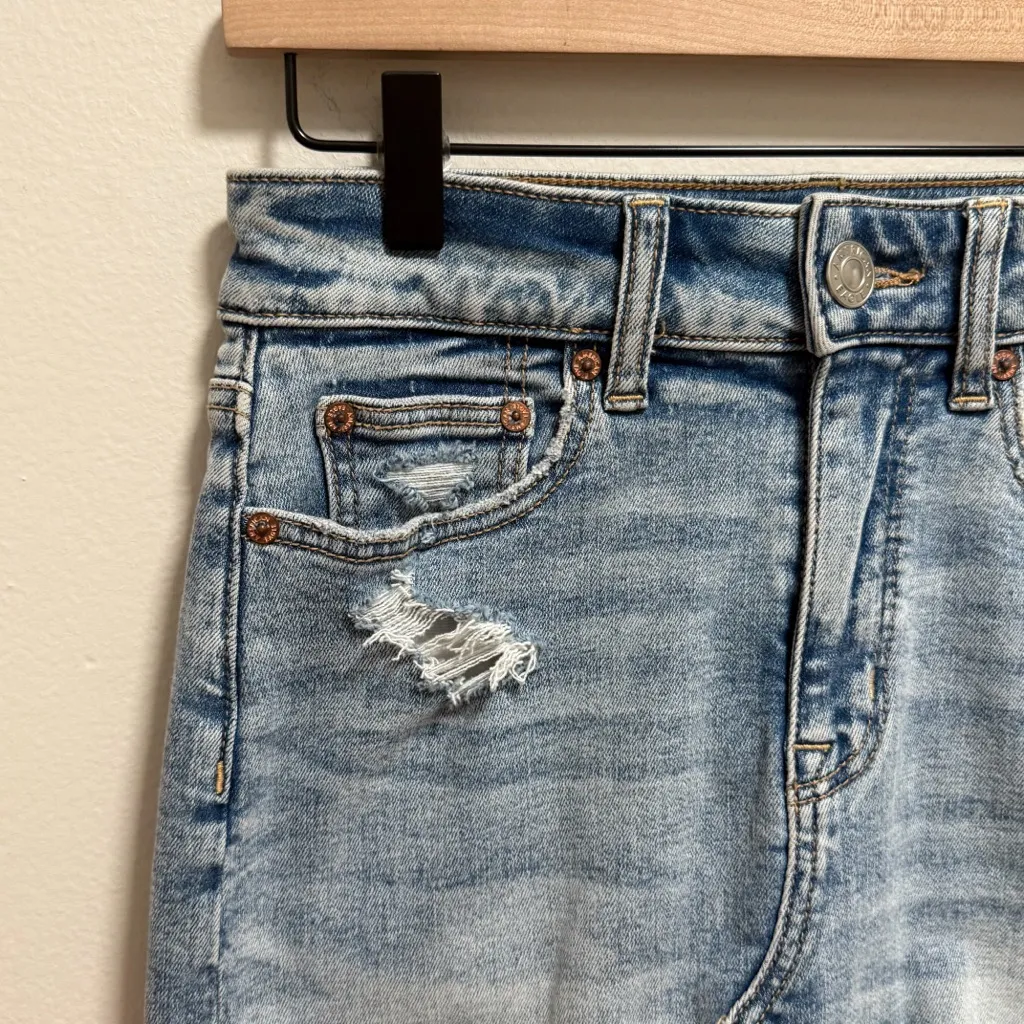 American Eagle high rise light wash distressed stretch denim mini skirt 2 NWT - Image 5