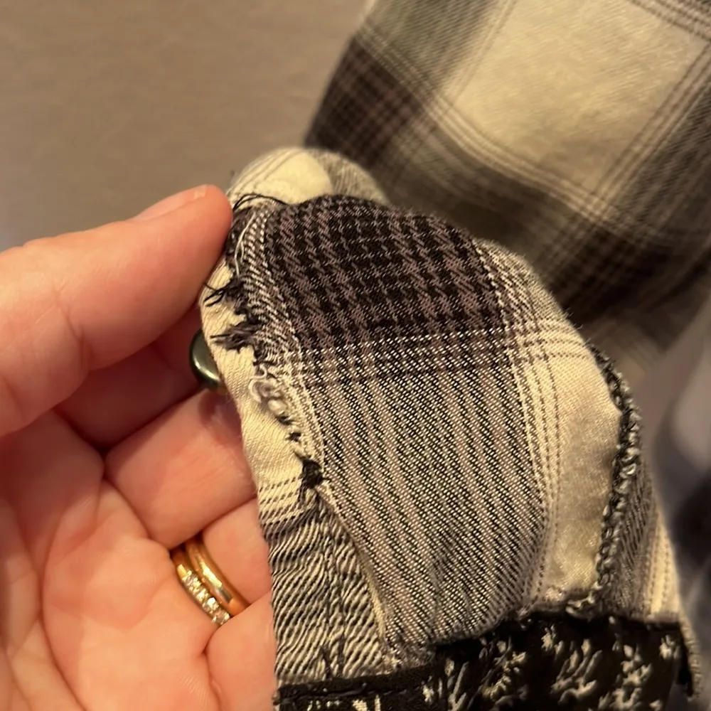 Forever 21 Black Gray Cream Lightweight soft Plaid Flannel Shirt Small - Image 13