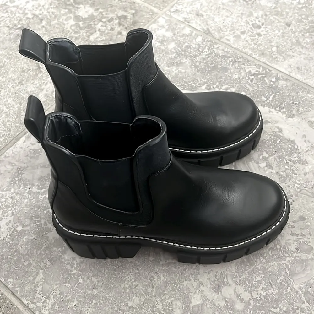 NEW BCBG Women's Ulysa Lug Sole Chelsea Booties, Size 5.5M / 35.5M New w/o Box $ - Image 7