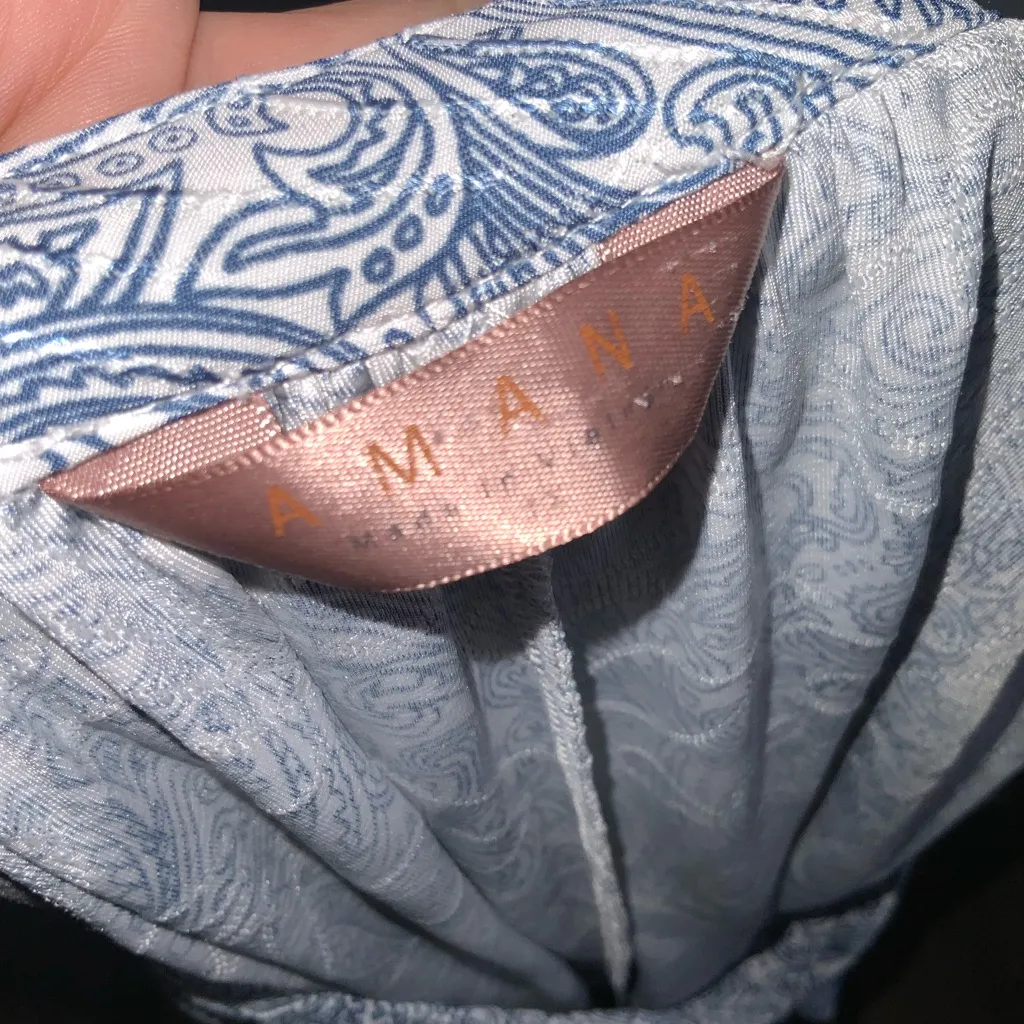 Amiana Blue and White Paisley Short Sleeve V - Image 6