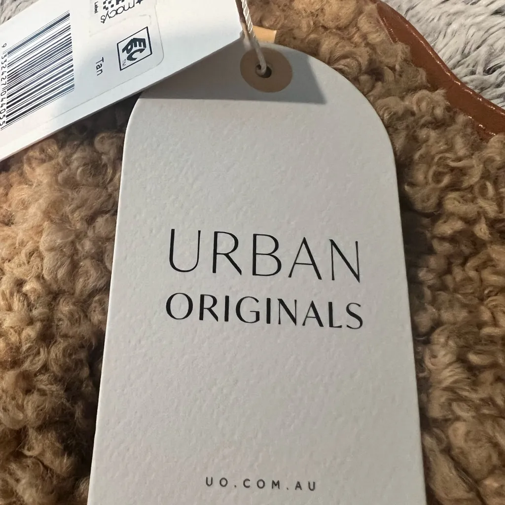 Urban Originals Dance soft Sherpa bag with two straps. NWT Tan - Image 7