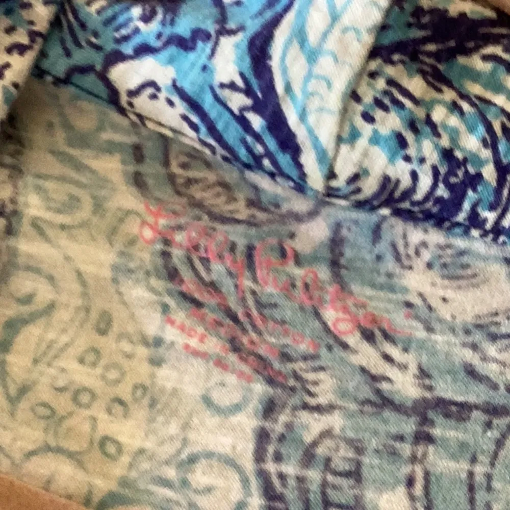 Lilly Pulitzer short duster. Blue seashell pattern. Women size Medium - Image 4