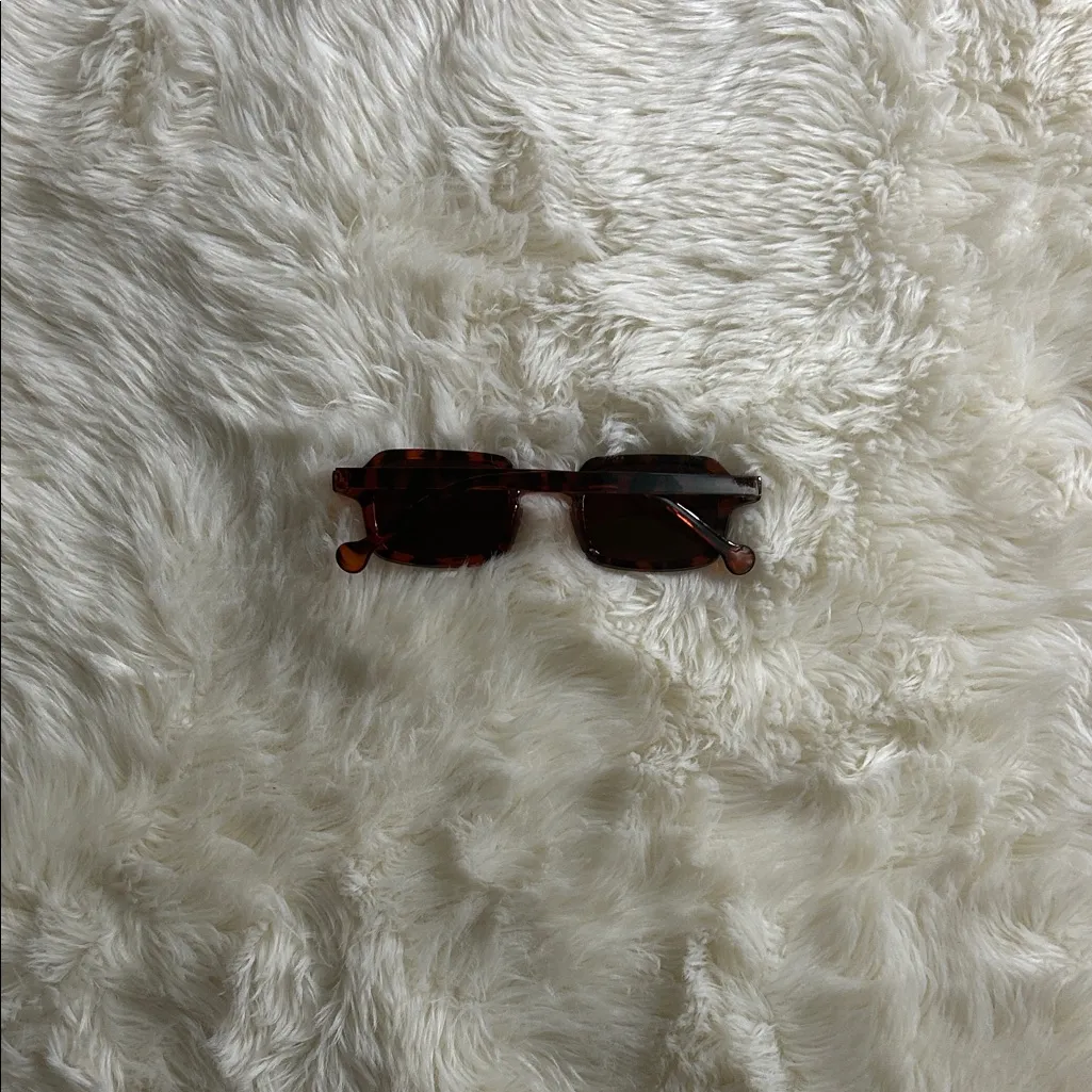 Retro Tortoise Shell Square Sunglasses Brown - Image 2